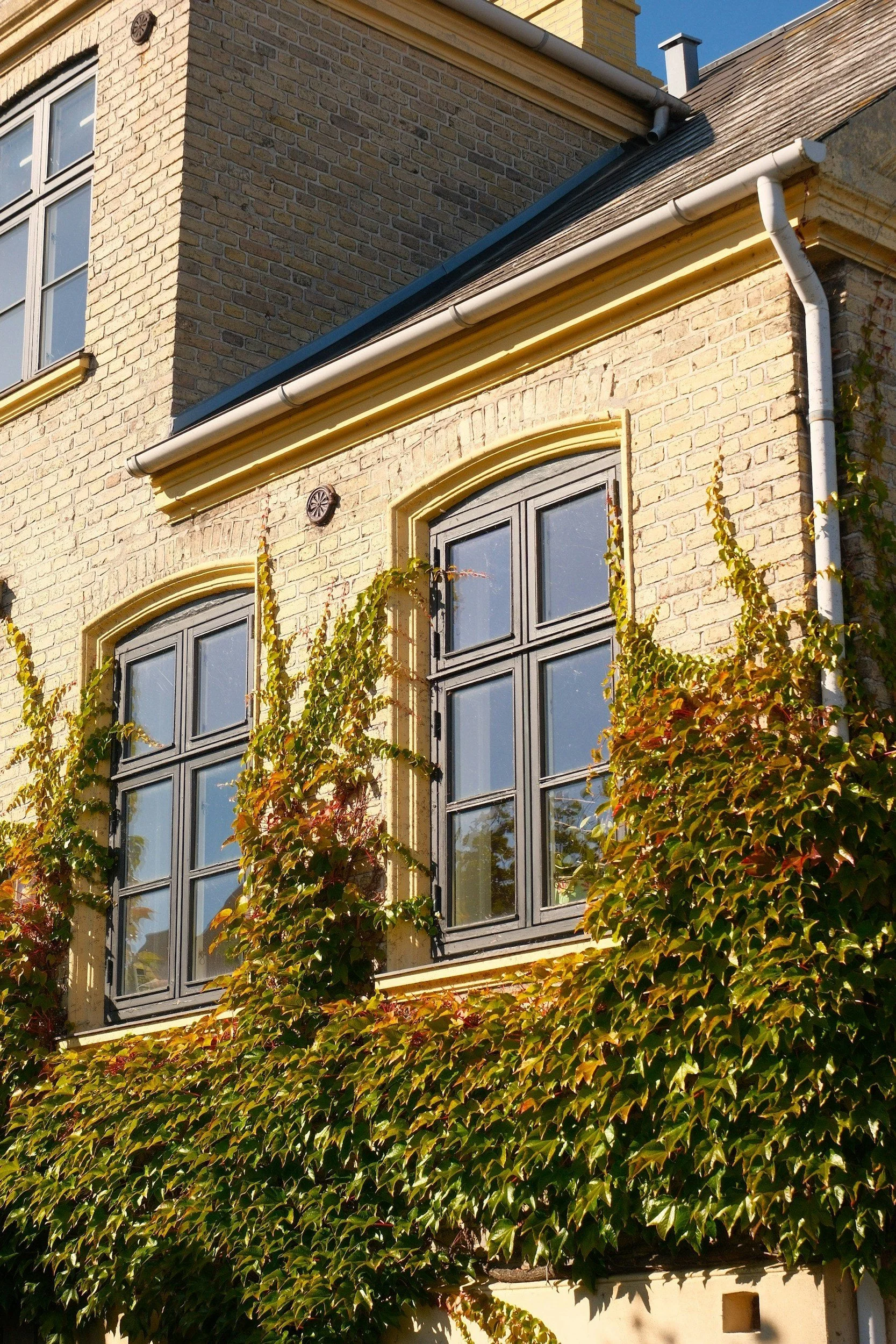 Second Storey Addition vs Moving House: What’s the Best Option for Sydney Homeowners?