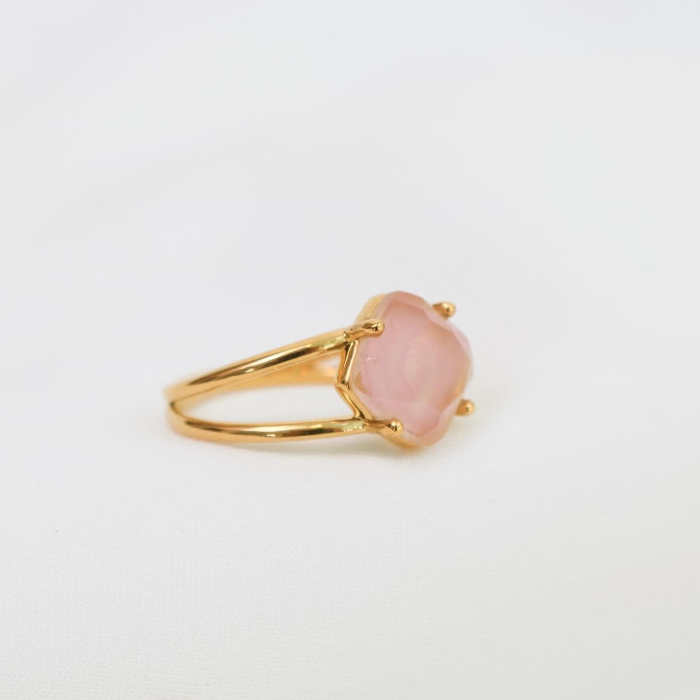 Looking for the perfect gift for that someone special in your life or perhaps as a treat for yourself?  Our new Love Lunamei rings are here and will make that extra special gift!
#shoplocal #shopsmall #christmasgifts #giftsforher  #giftoflove #ringgo
