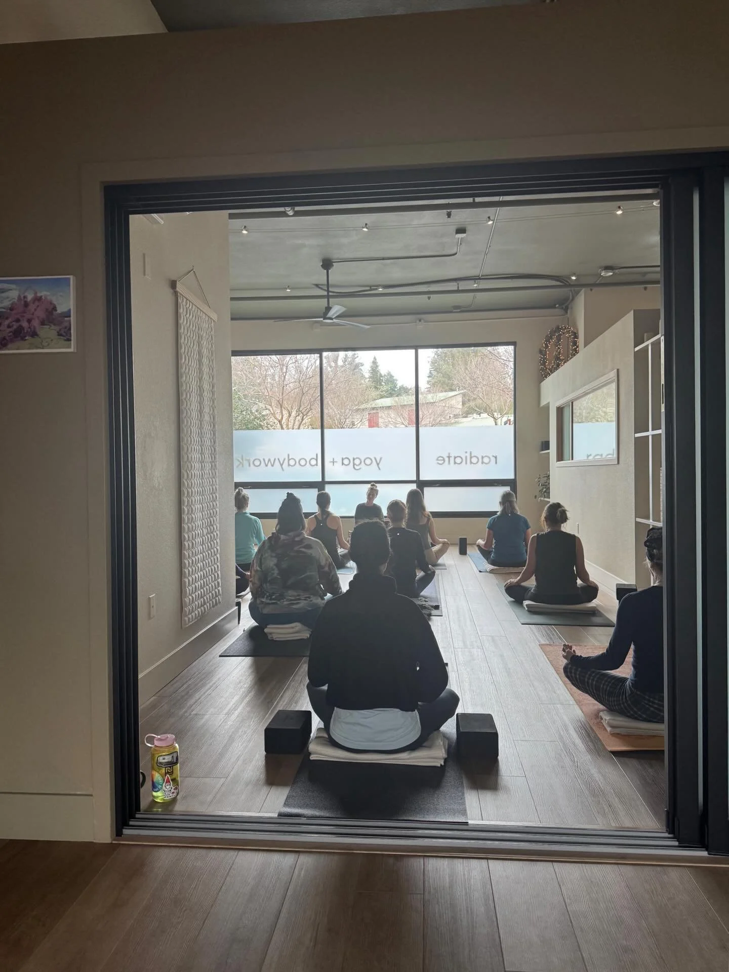 Morning mantra. 🧘🌷 #radiate #sebastopolyoga #mantra #morningmeditation #sonomacounty