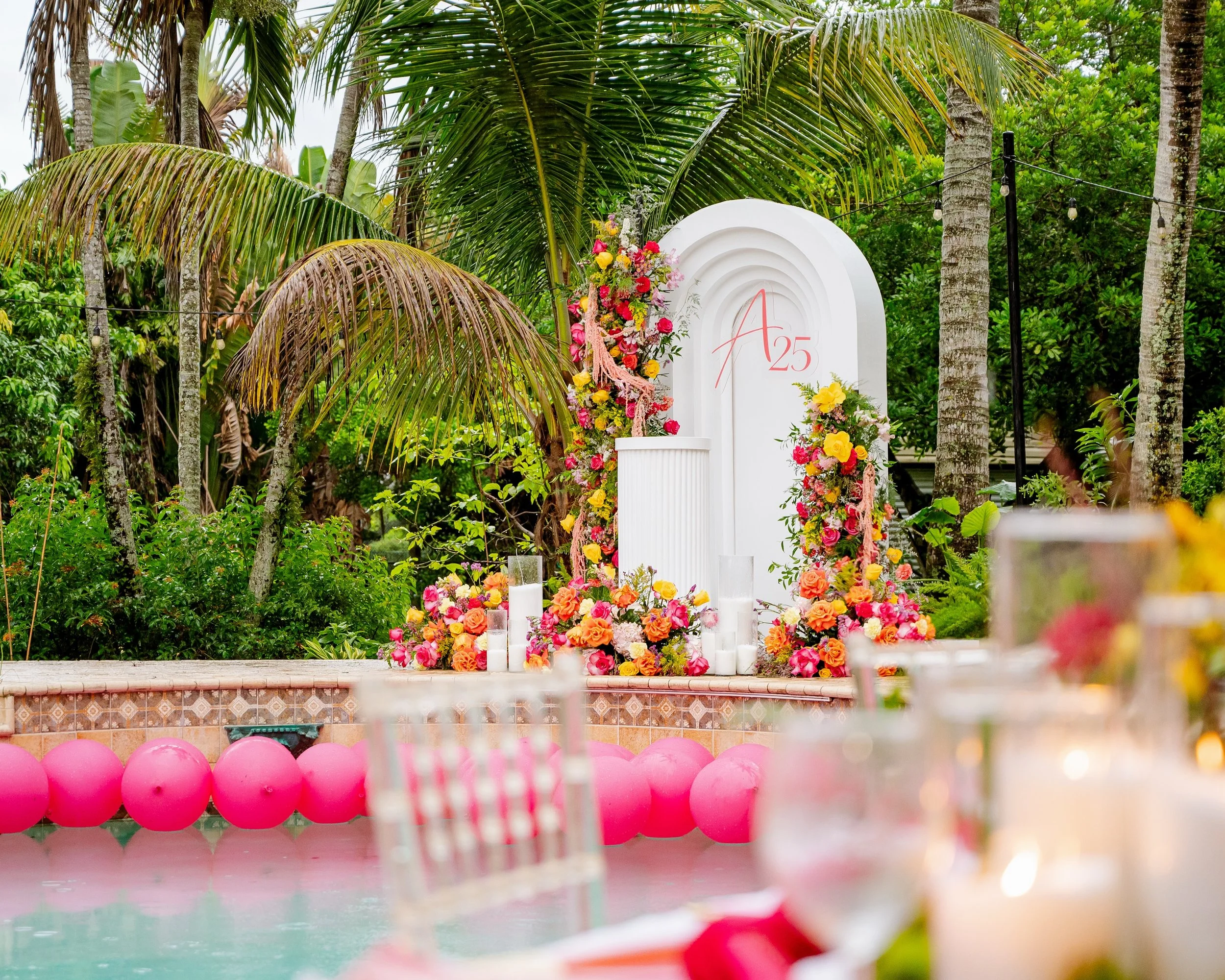 Welcome to the Sunset Soir&eacute;e 💐

Photos: @hvrivisuals 
Content: @bremanigatevents 
Planning: @soflo.florals @connie_valdes 
Design: @soflo.florals @connie_valdes 
Florals: @soflo.florals 
Cakes: @cakes.bytiff