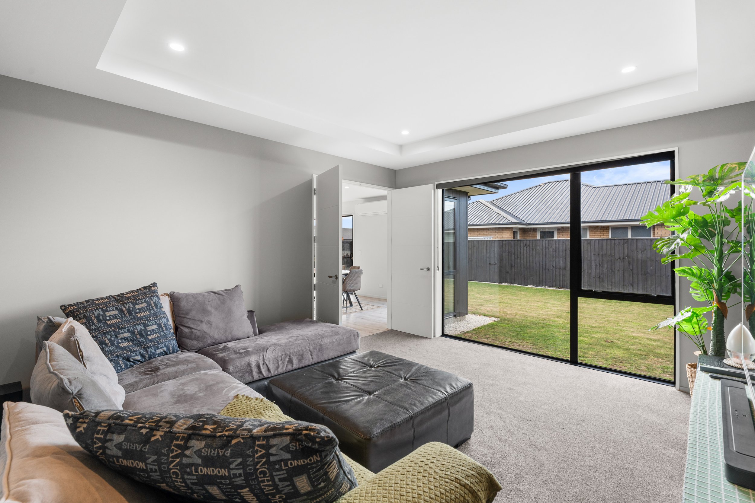 8 Eastonfield Drive-8.jpg