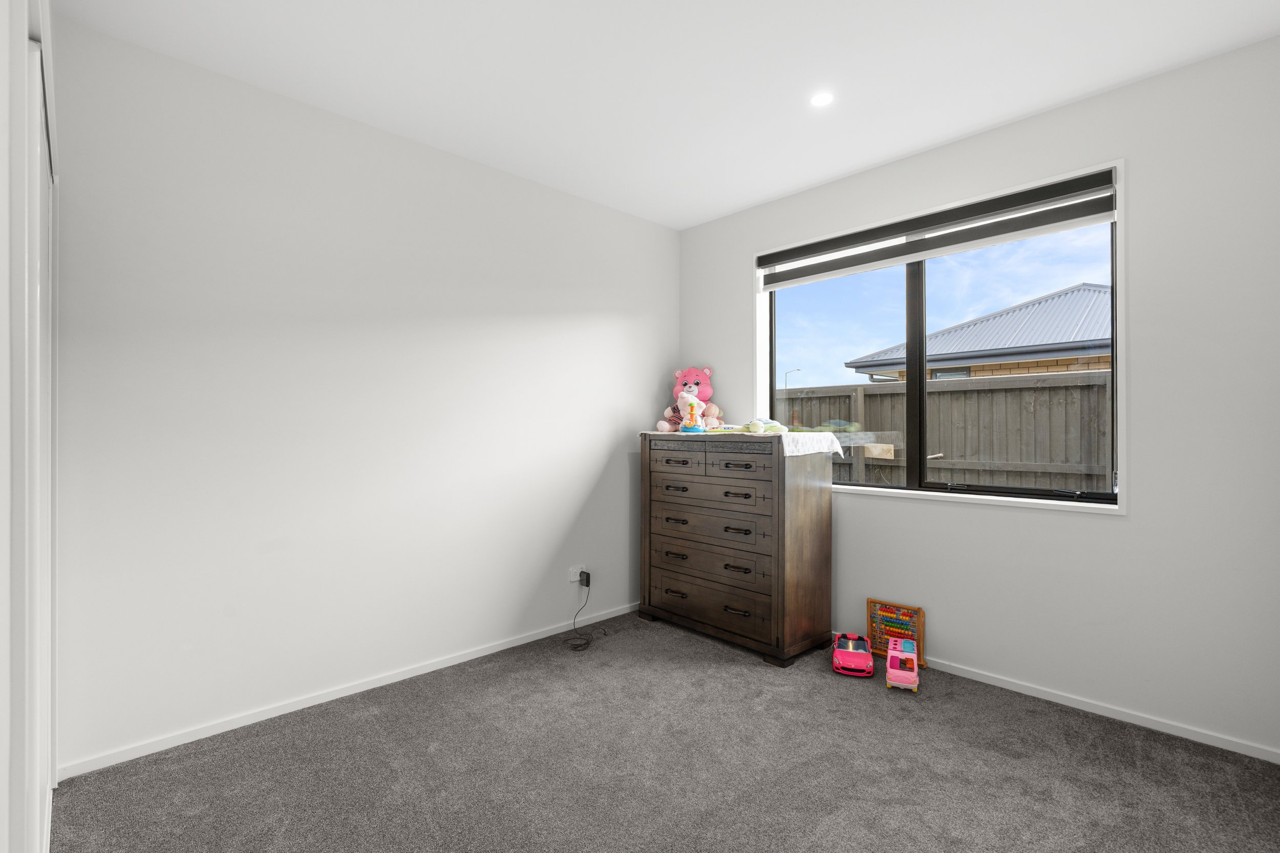 8 Eastonfield Drive-14.jpg