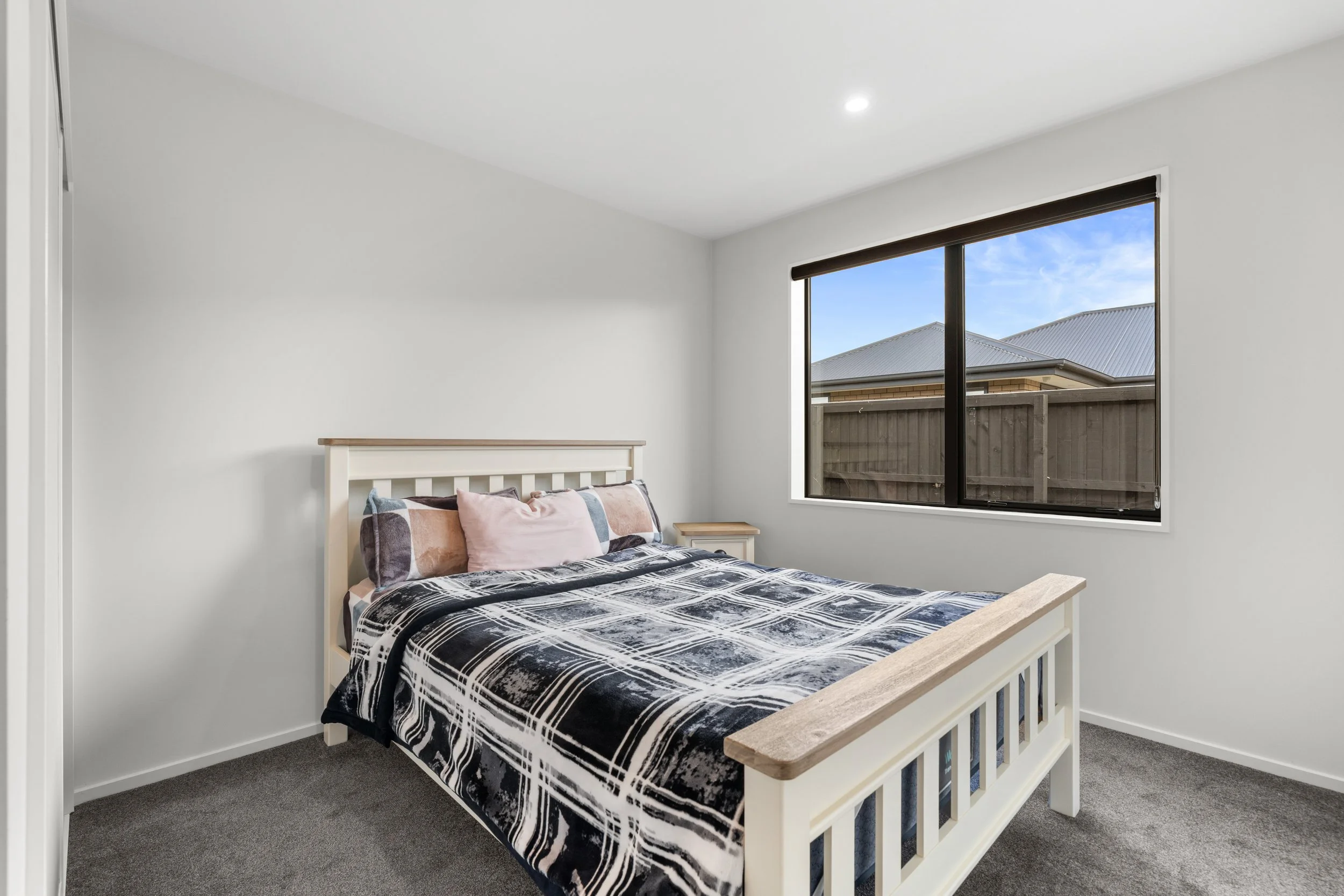 8 Eastonfield Drive-12.jpg