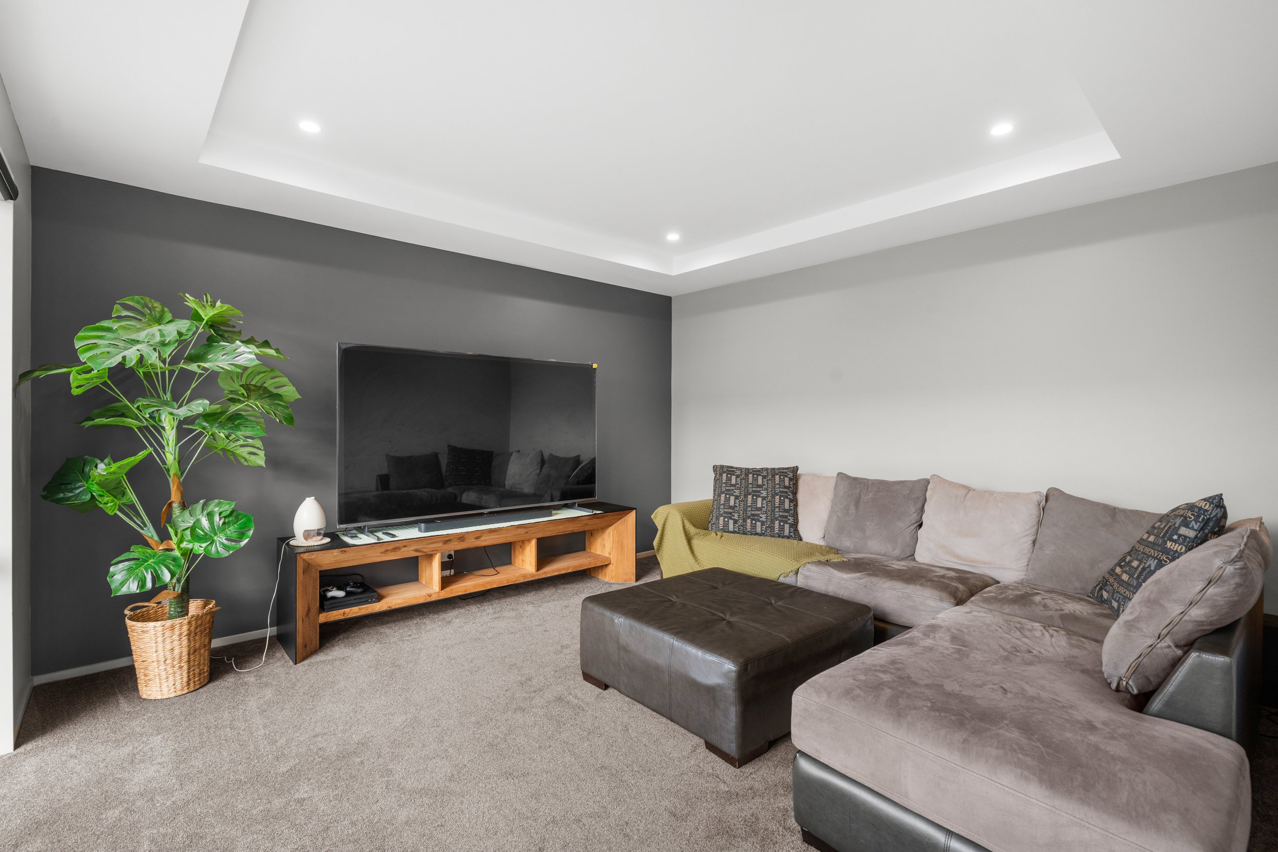 8 Eastonfield Drive-7.jpg