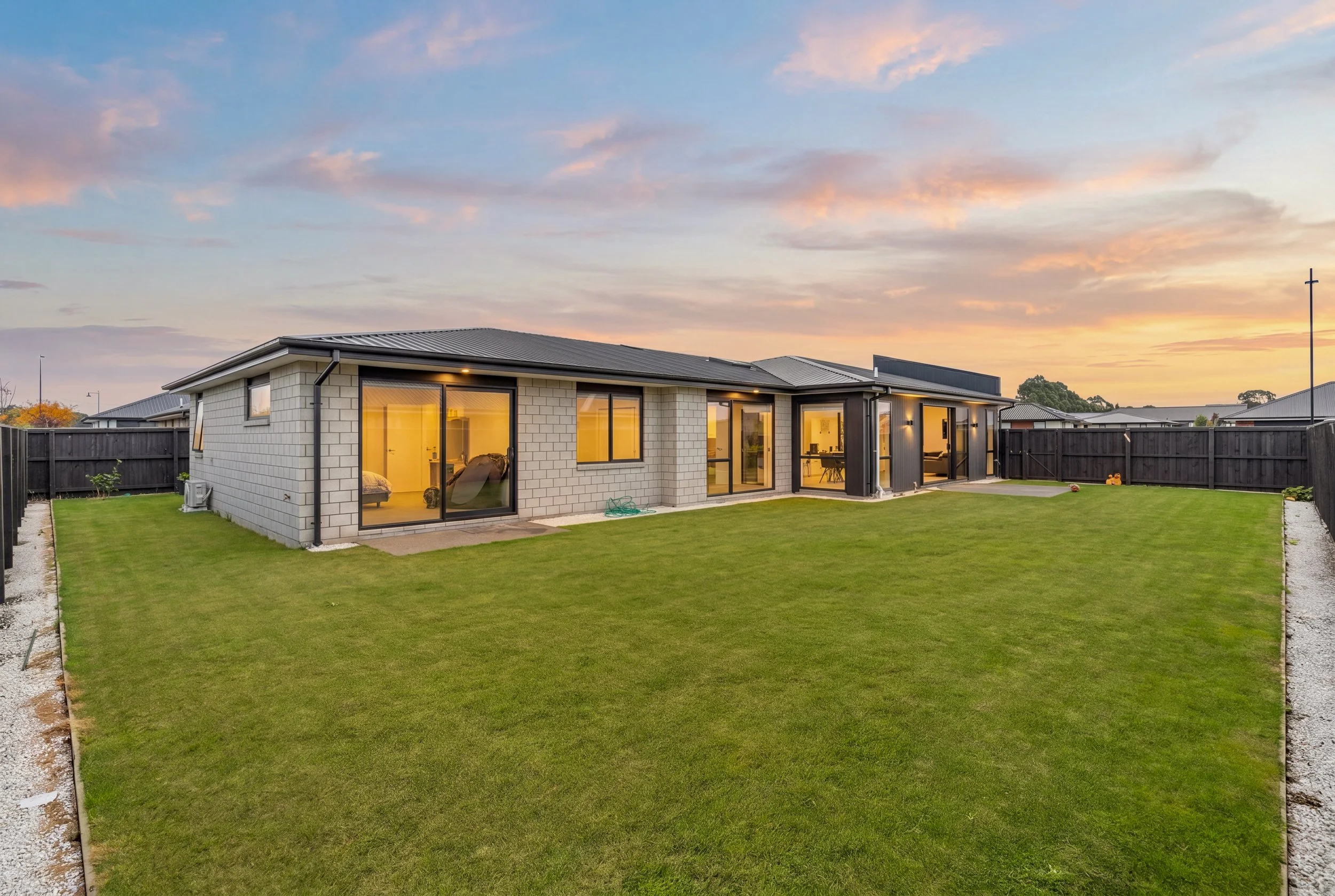 8 Eastonfield Drive-22.jpg