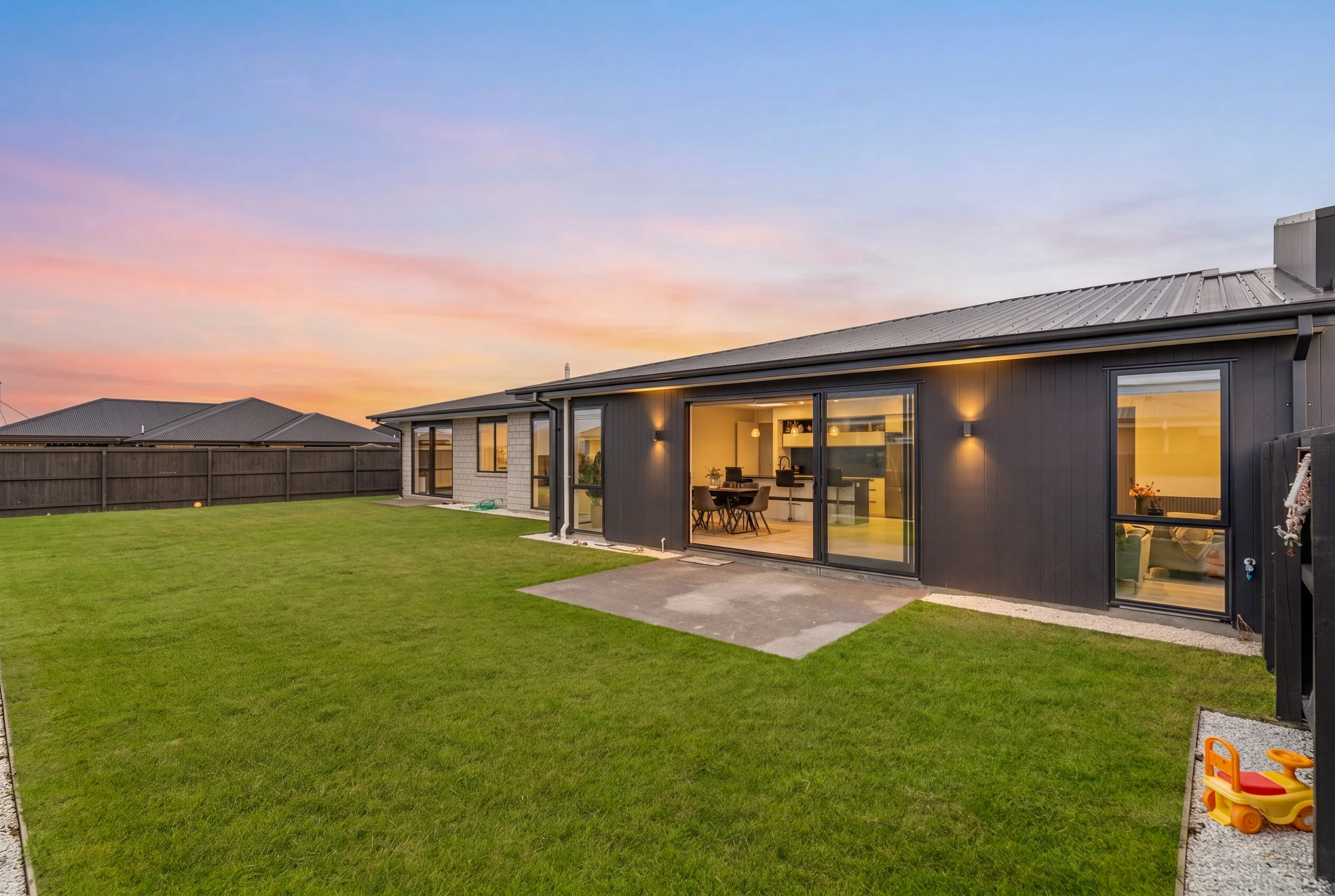 8 Eastonfield Drive-23.jpg