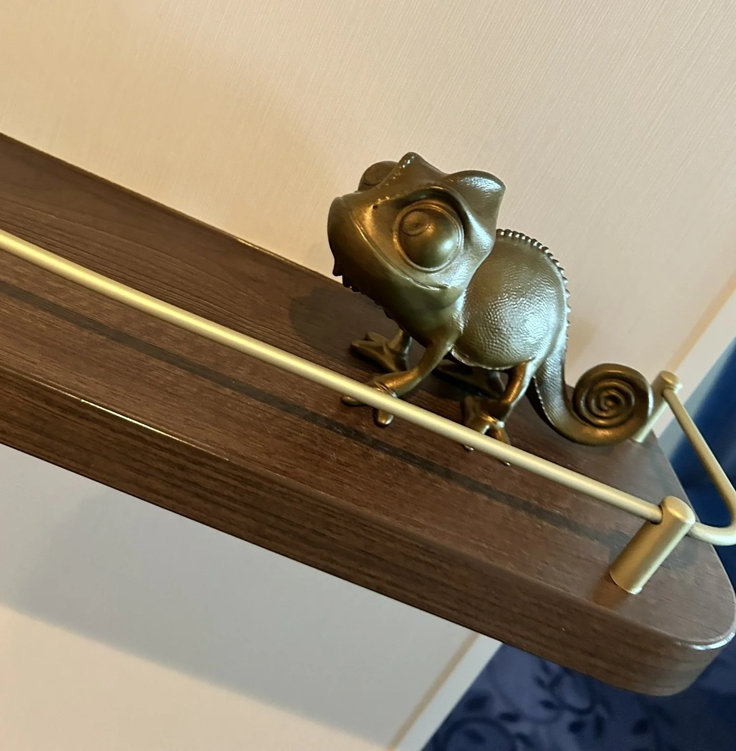 Disney-Wish-Concierge-Suite-Pascal-Statue.jpeg