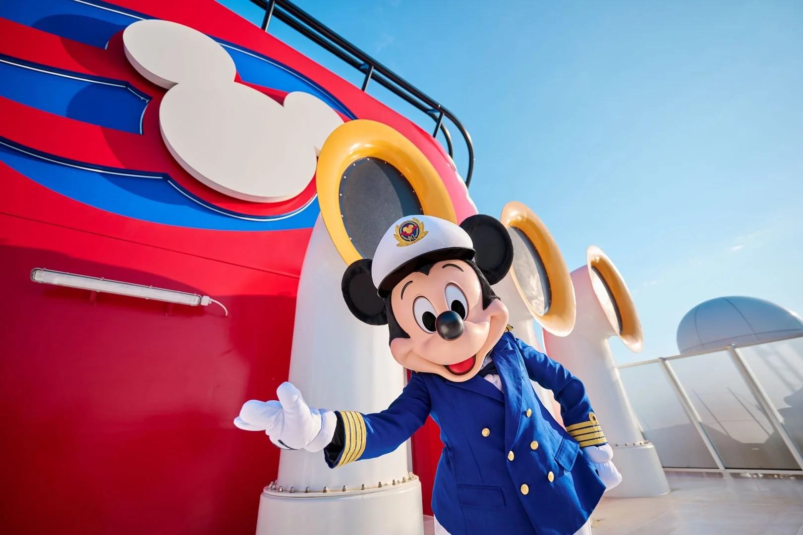 Mickey-Mouse_Disney-Adventure-1--1620x1080.jpg