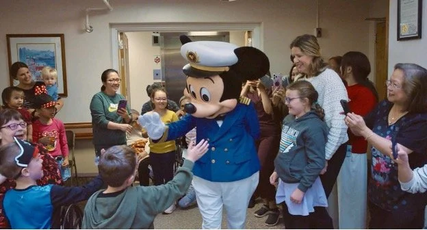 DCL_Mickey-Mouse-Alaska-Communities.jpg