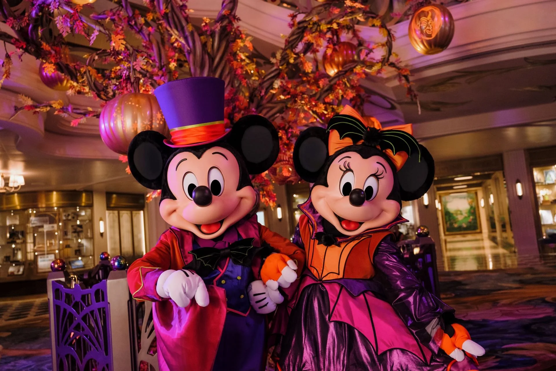 Mickey-and-Minnie-Cruise-Line.jpg