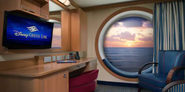 Deluxe Family Oceanview Staterom Category 8A 5.PNG