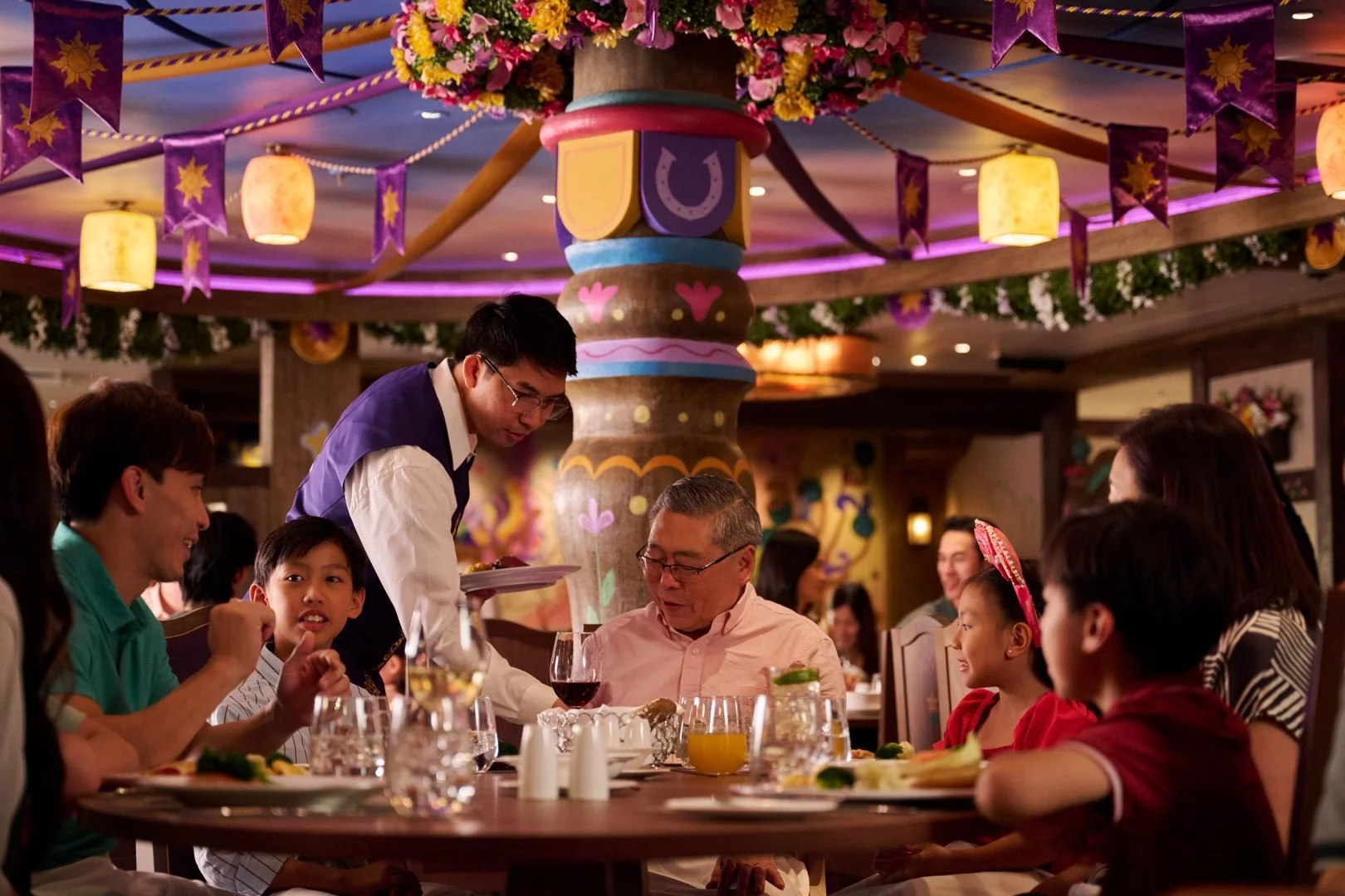 Enchanted-Summer-Restaurant_Maximus-Dining-Room_Disney-Adventure-6-1620x1080.jpg