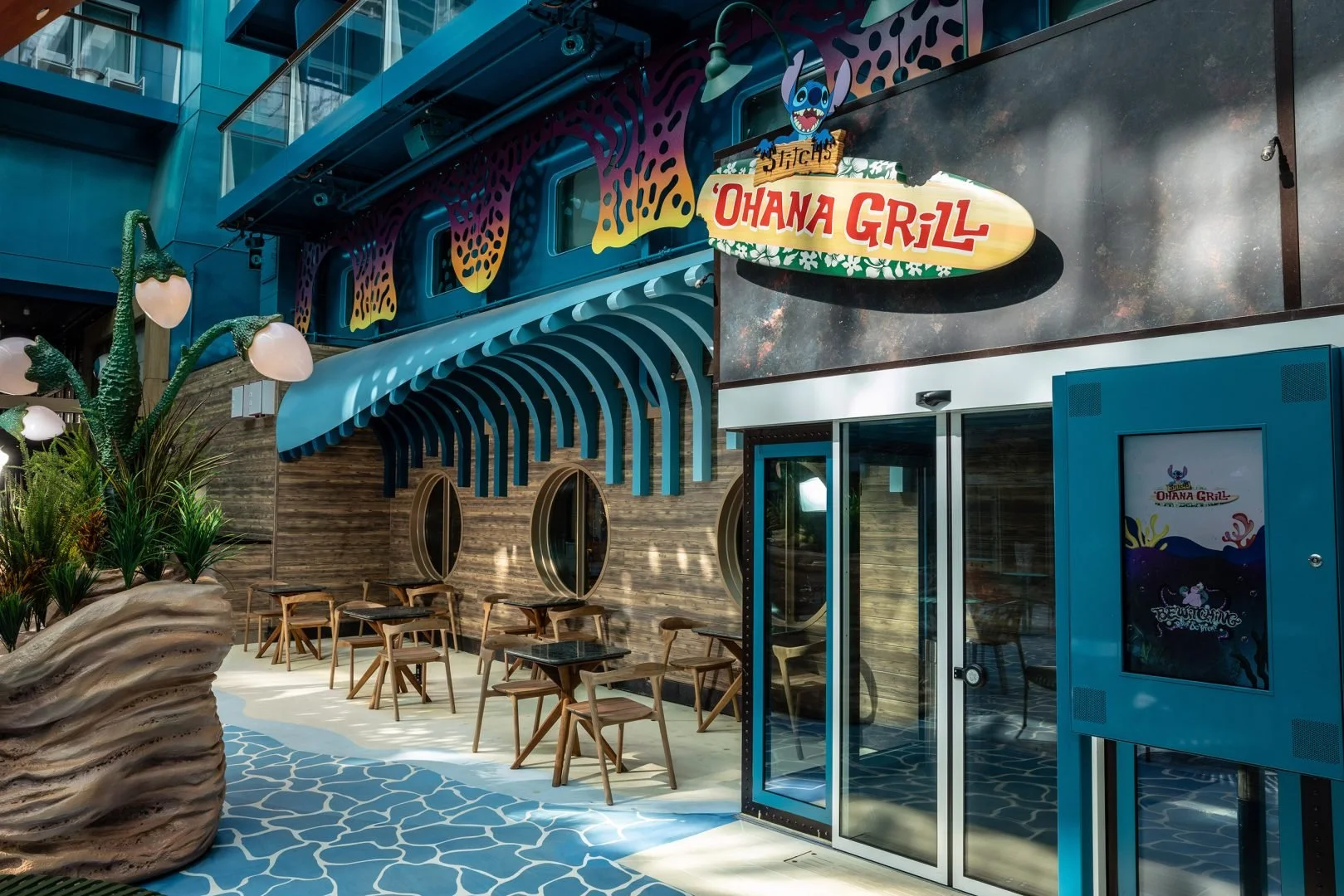 Stitchs-Ohana-Grill_Disney-Adventure-2-1619x1080.jpg