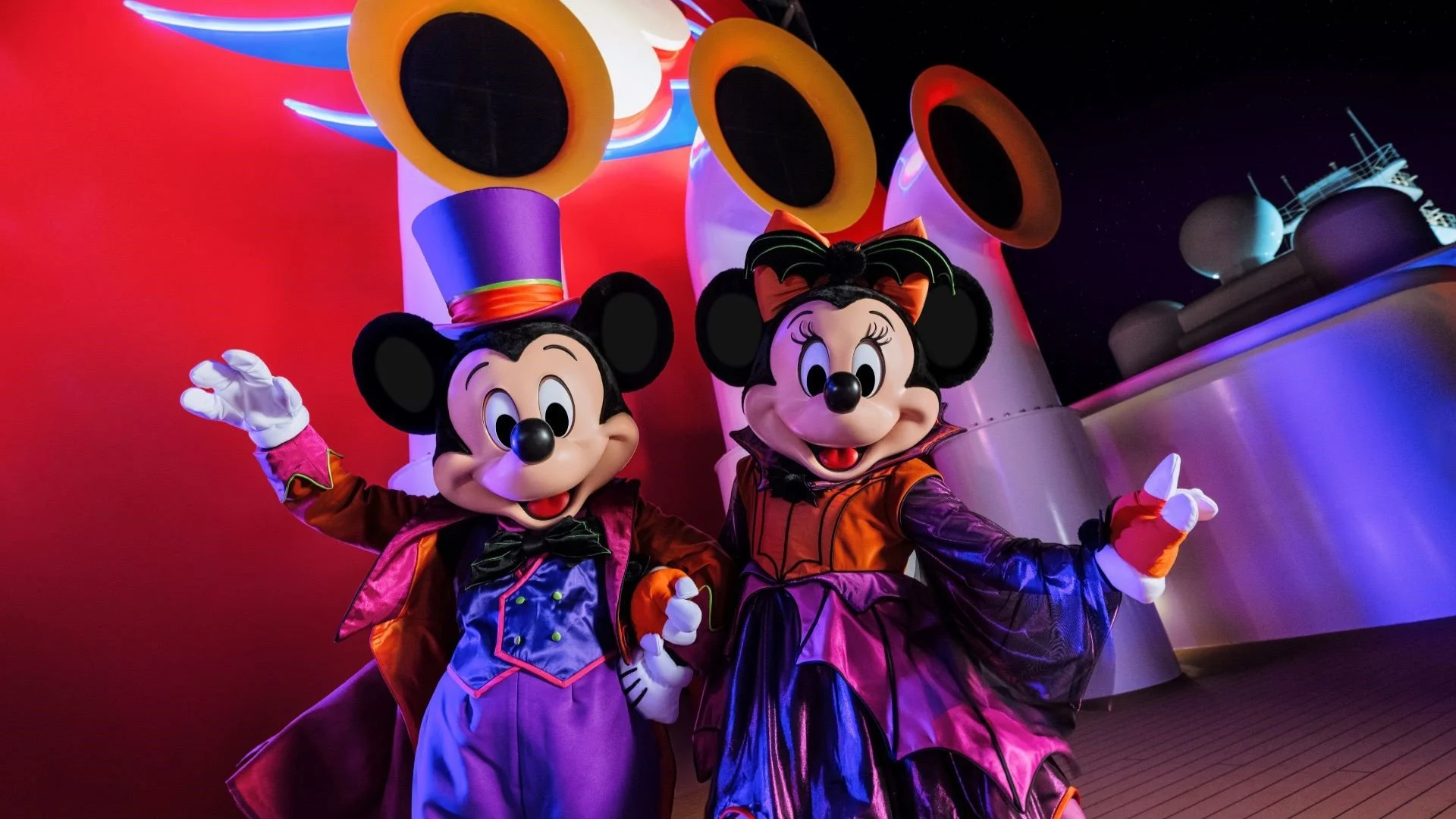 Mickey-Mouse-and-Minnie-Mouse-Disney-Cruise-Line.jpg