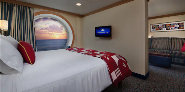 Deluxe Family Oceanview Staterom Category 8A 3.PNG