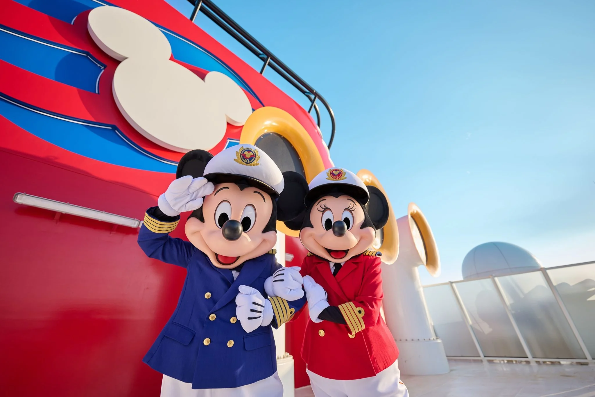 Mickey-Mouse-and-Minnie-Mouse_Disney-Adventure-1-2048x1365.jpg