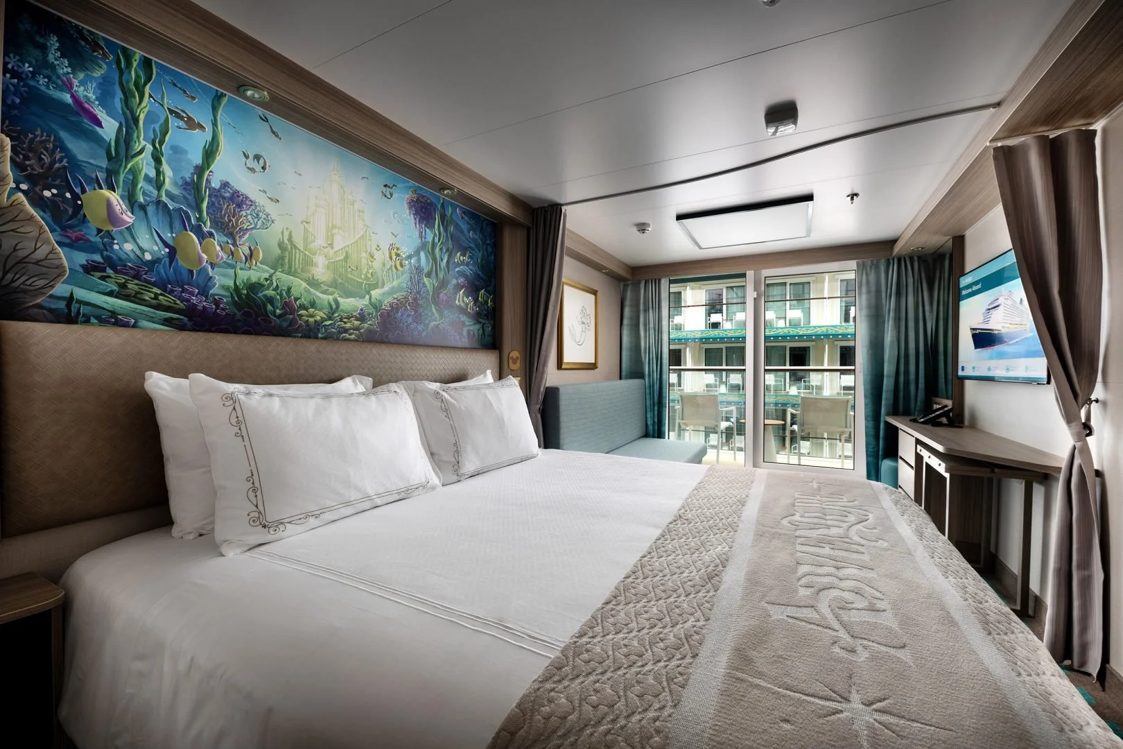 Deluxe-Garden-View-Stateroom-with-Verandah_Disney-Adventure-1-1620x1080.jpg