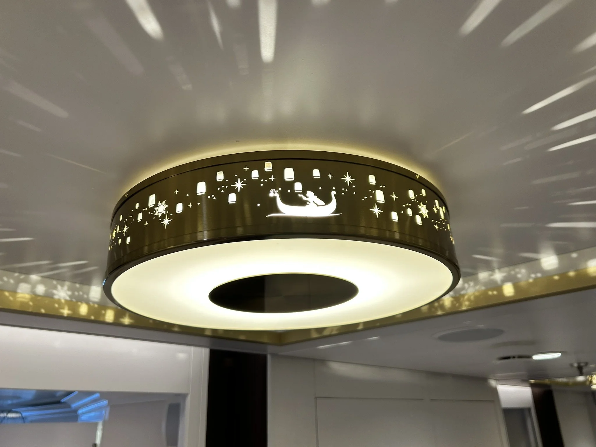 Disney-Wish-Hallway-Tangled-Lamp.jpeg