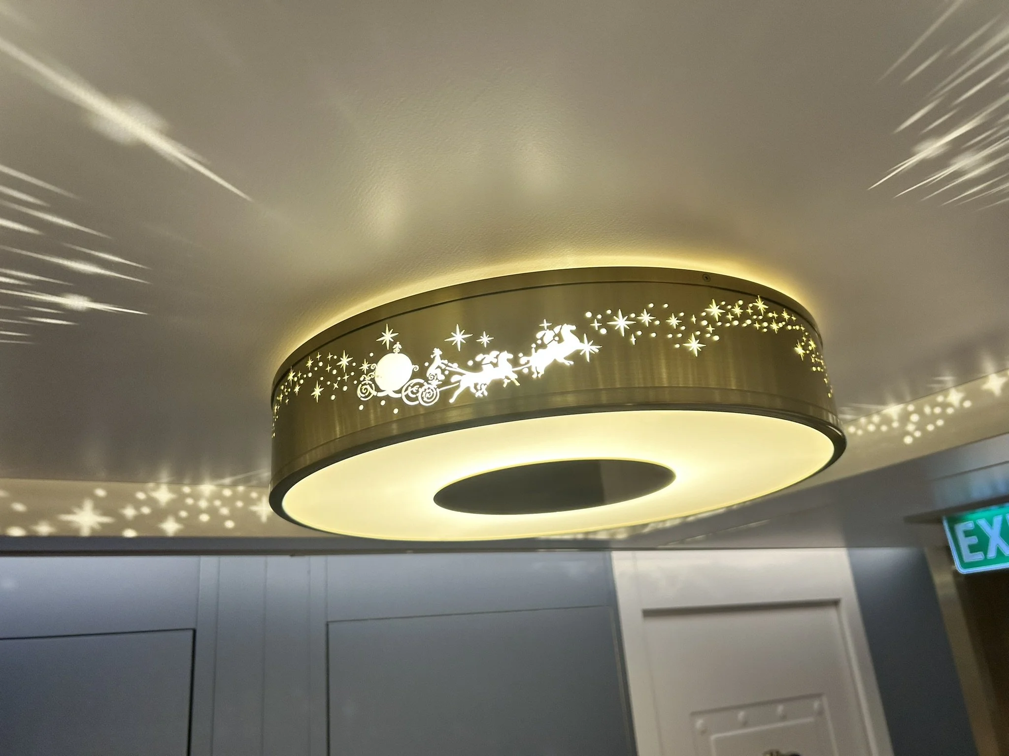 Disney-Wish-Hallway-Cinderella-Lamp.jpeg