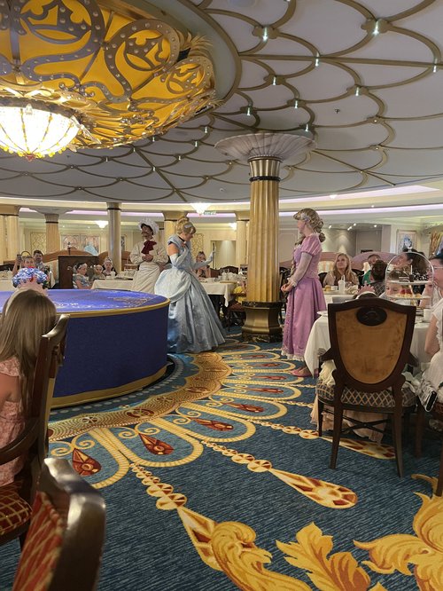 Royal Court Tea — DCLcruisingDAD