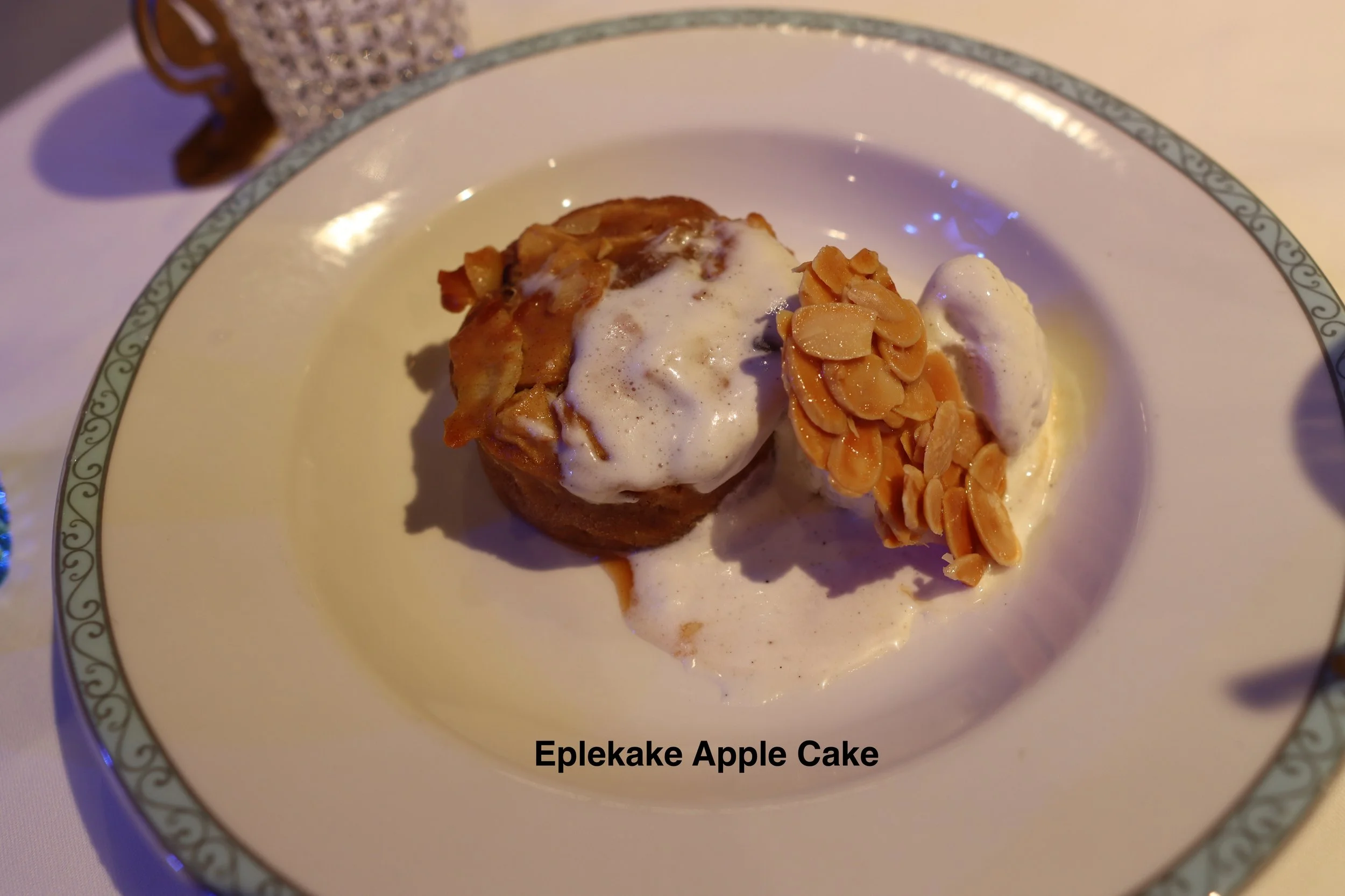 2025-02-14-Wish-Arendelle-Eplekake-Apple-Cake.JPG