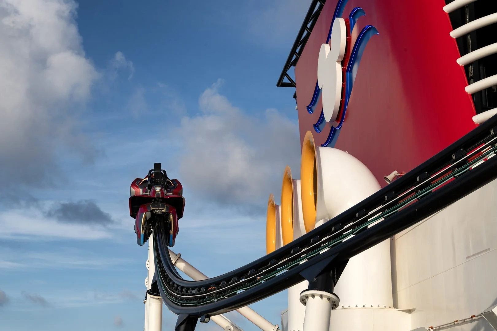 Marvel-Landing_Disney-Adventure-4-1620x1080.jpg