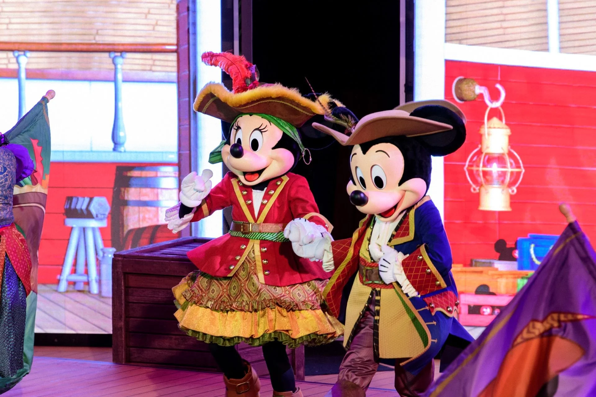Mickey-and-Minnie-Mouse-as-Pirates.jpg