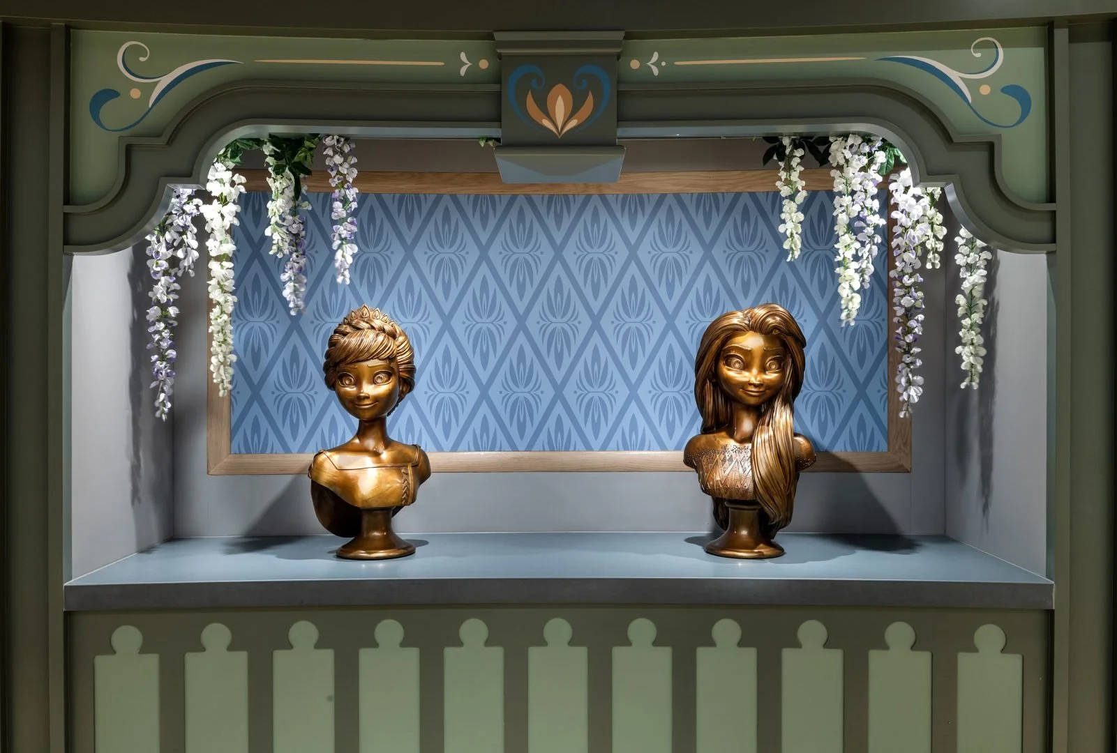 Enchanted-Summer-Restaurant_Olafs-Dining-Room_Disney-Adventure-3-1601x1080.jpg