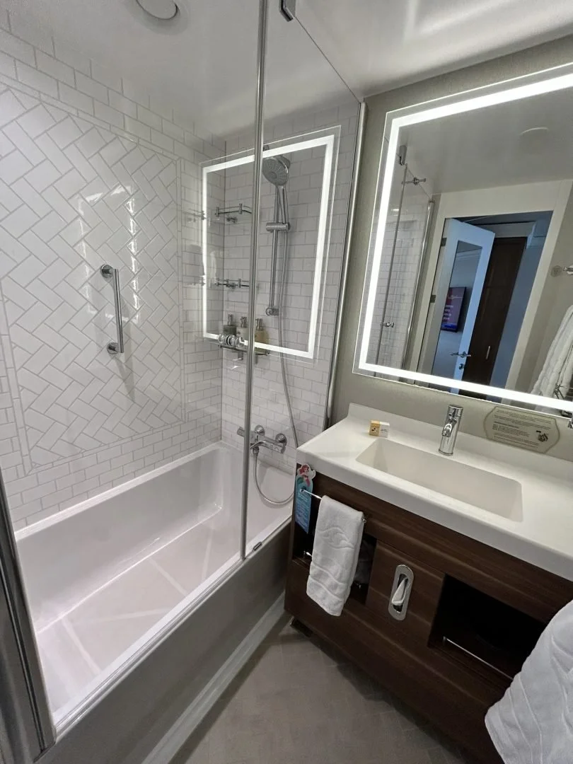 Disney-Wish-Family-Oceanview-Stateroom-split-bath-810x1080.jpeg