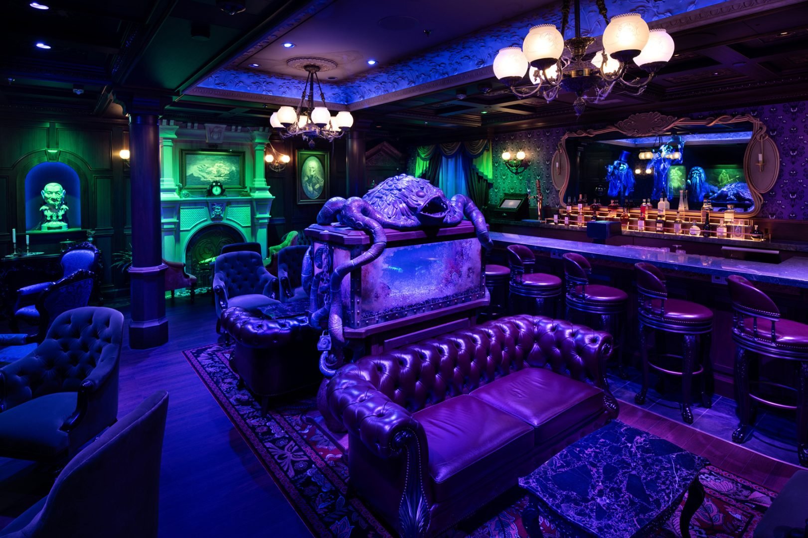Disney-Treasure-Haunted-Mansion-Parlor-1-1621x1080.jpg