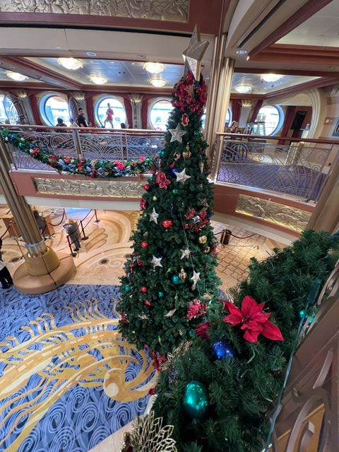 Christmas-Tree-on-Disney-Cruise-Line.png