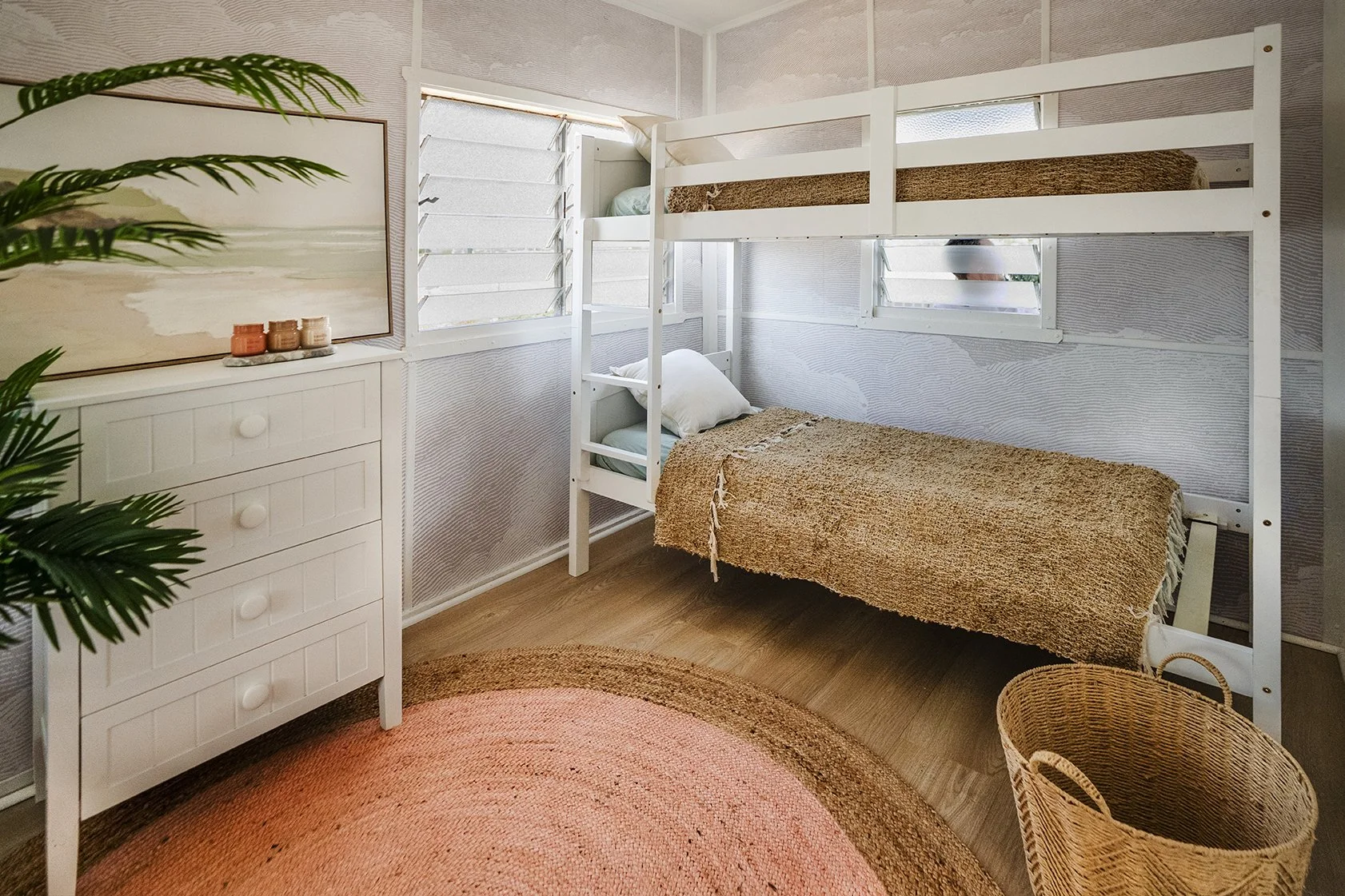 Bunk beds in a coastal themed bedroom