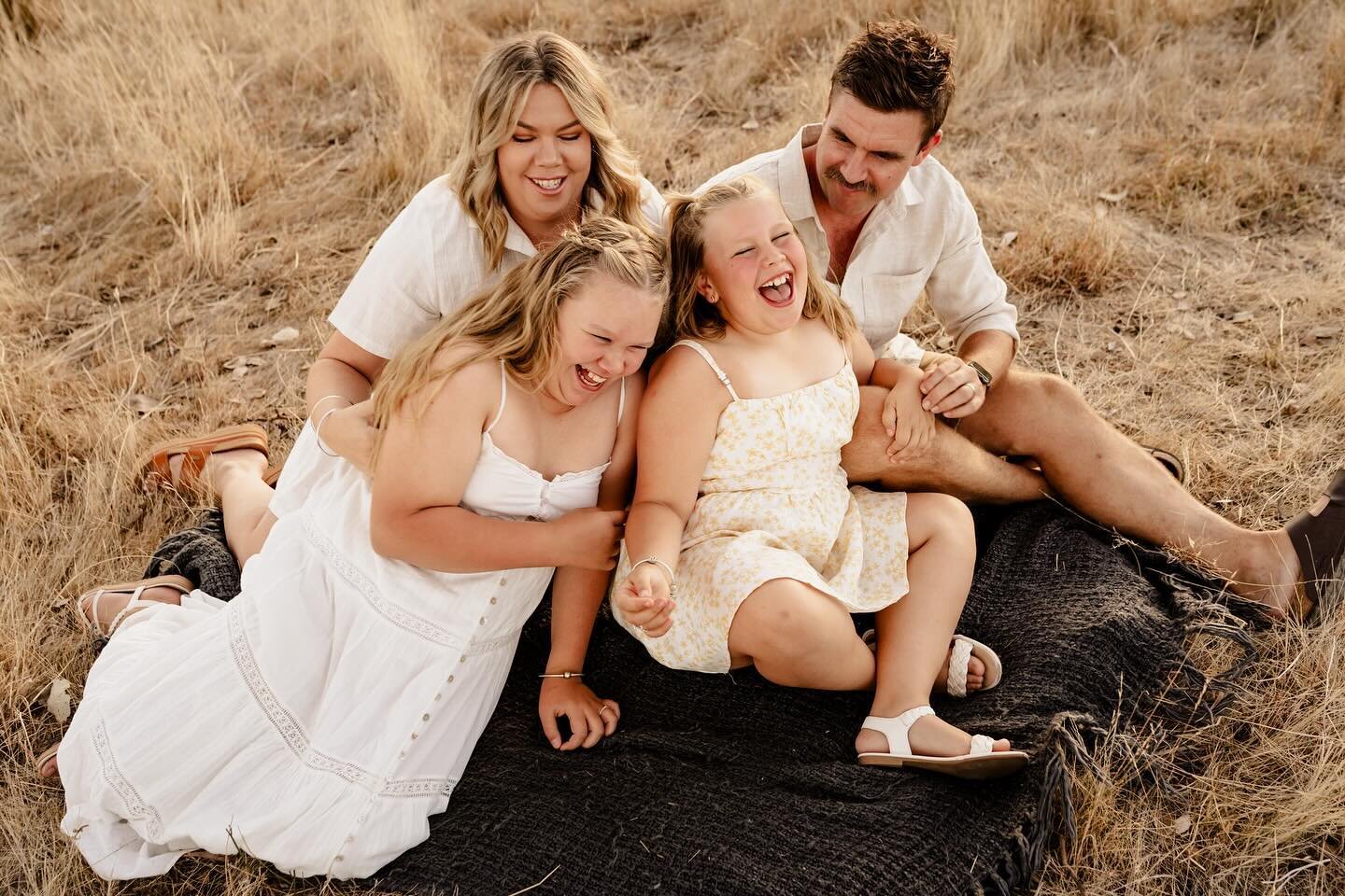 &ldquo;Now can you show me, who is the mostttt&hellip;. Ticklish!!!!!!!!&rdquo;
And more sweet snaps from the Hobbs Family session ❤️❤️
-
-
-
-
#alburyfamilyphotographer #wodongafamilyphotographer #alburyphotographer #albury #wodonga #huonhill #huonh