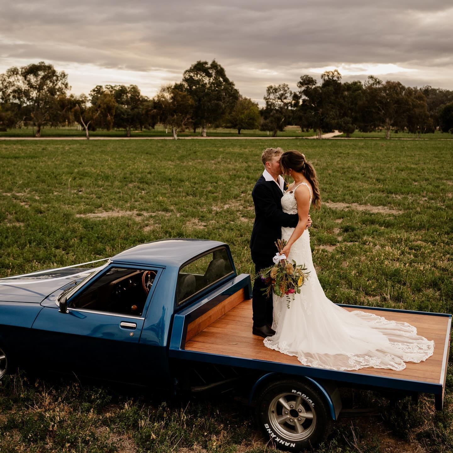 If Luke (the groom) stayed up til the early morning making sure this car would drive his bride to the aisle then for sure I&rsquo;m going to get some ripper shots with it 👌 Congratulations Jess &amp; Luke! 

Venue; @roundhillhomestead 
Celebrant; @c