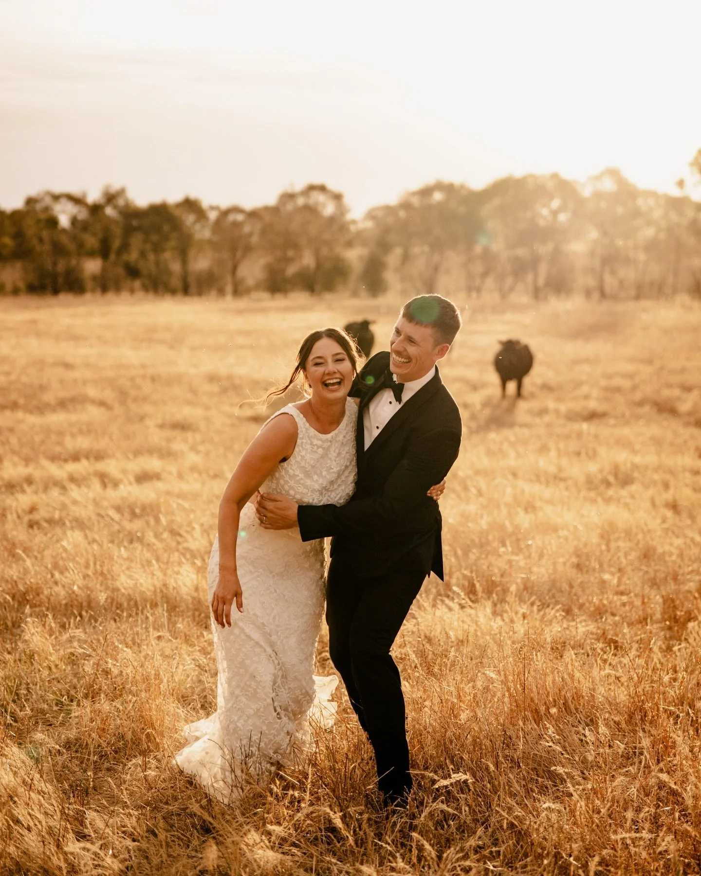 The Forges 🎉

Venue; Parents Farm
Celebrant &amp; MC; @maddenloveceremonies 
Dress; @annacampbellbridal 
Hair; @thehairartistry 
Makeup; @makeupartistrybywillow 
Florals; the mums 🥹
Band; @theknotsweddingband 
Content creator; @socialmomentsbywillo