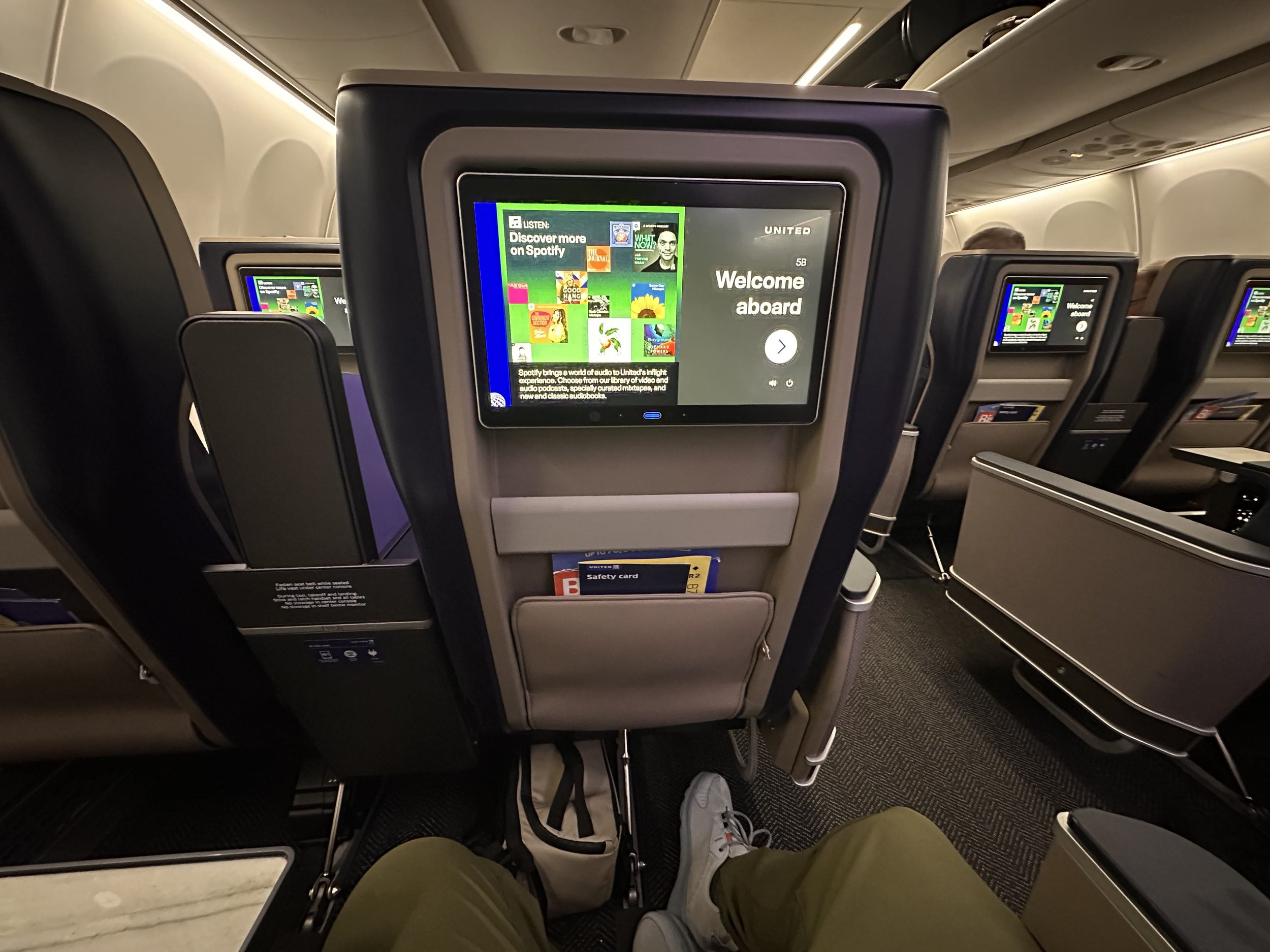 Cómo Obtener un Upgrade a Clase Business con Millas o Dinero: La Guía Completa