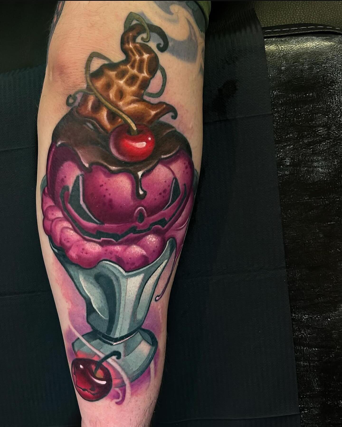 This ice cream tattoo was done by resident artist @timmy_b_413 of @niteowltattoomass 🍦🍦🍦🍒🍒🍒
➕➕➕➕➕➕➕➕➕➕➕

NiteOwl Tattoo Mass 🦉🦉🦉
6 Service Center Rd
Northampton MA 01060
WALK-INS Always welcome!!!! NO PIERCINGS!!! 
📞413-727-3760
➡️www.niteo