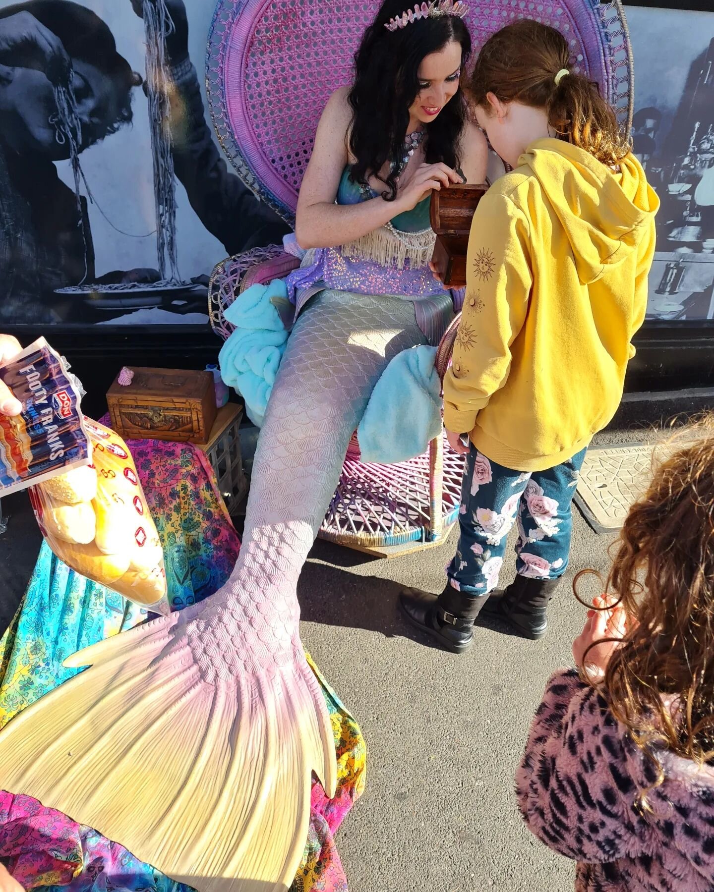 Gave away so many treasures today. I love giving gifts 💓#mermaidofinstagram #mermaidtail #realmermaid #mermaidperformer #mermaidofmelbourne #mermaid #mermaidmiramoonwater #mernationtail #ilovemermaids