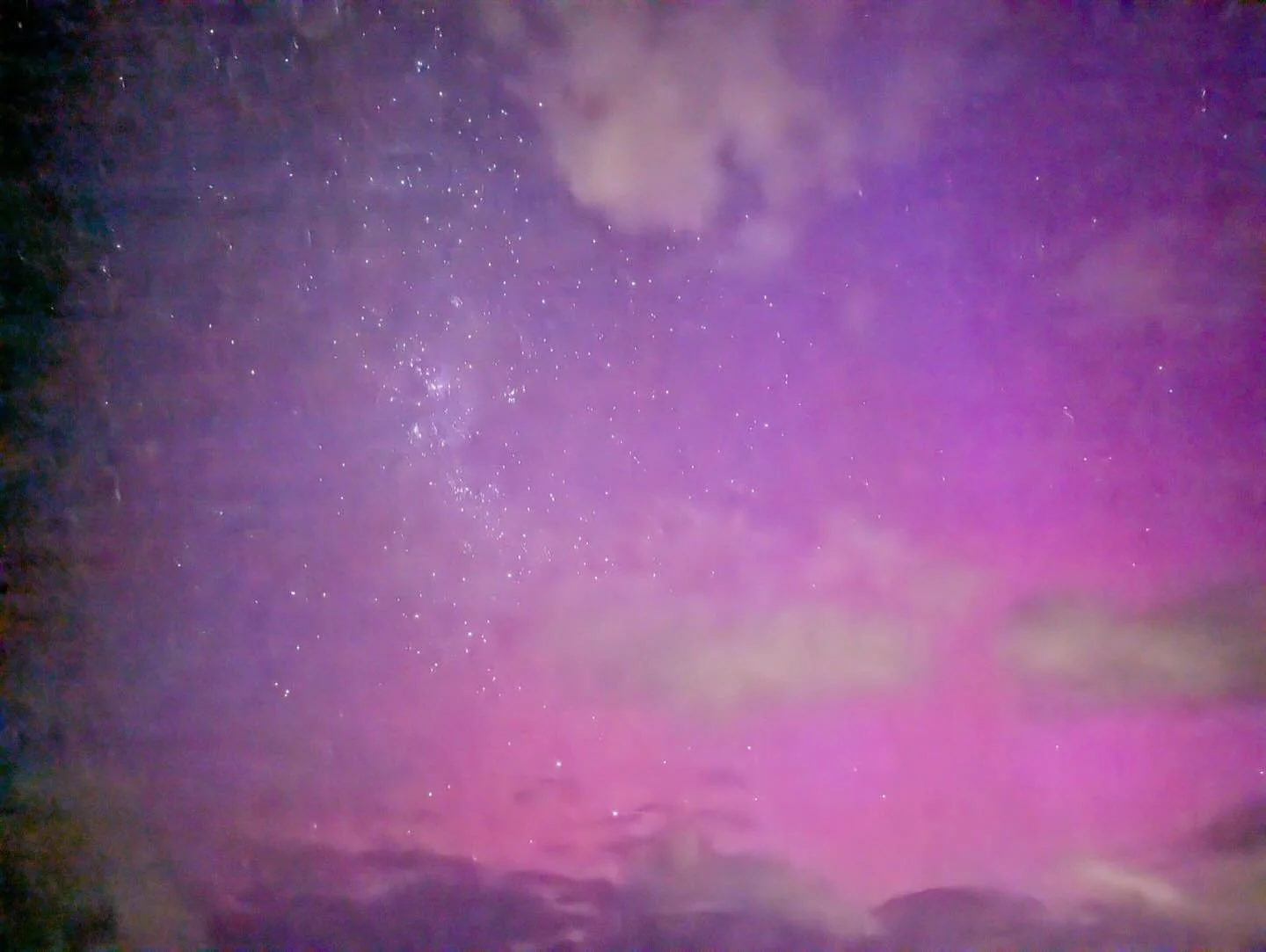 First Aurora of 2026! The Carina Nebula is bathing in purple magenta glow of the Aurora. Spectacular Milky Way resting vertically on. The Southern Cross and the Pointers.