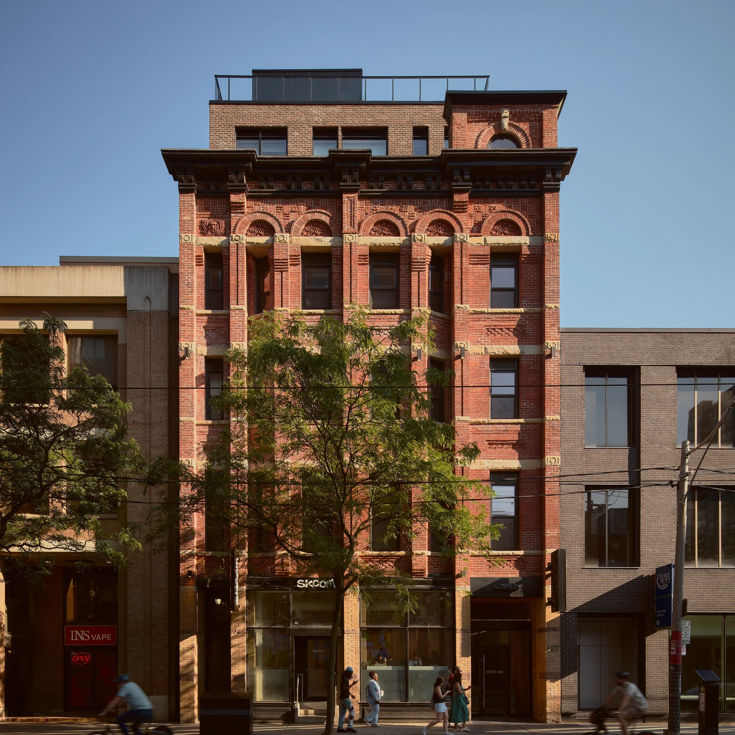  197 King St E 