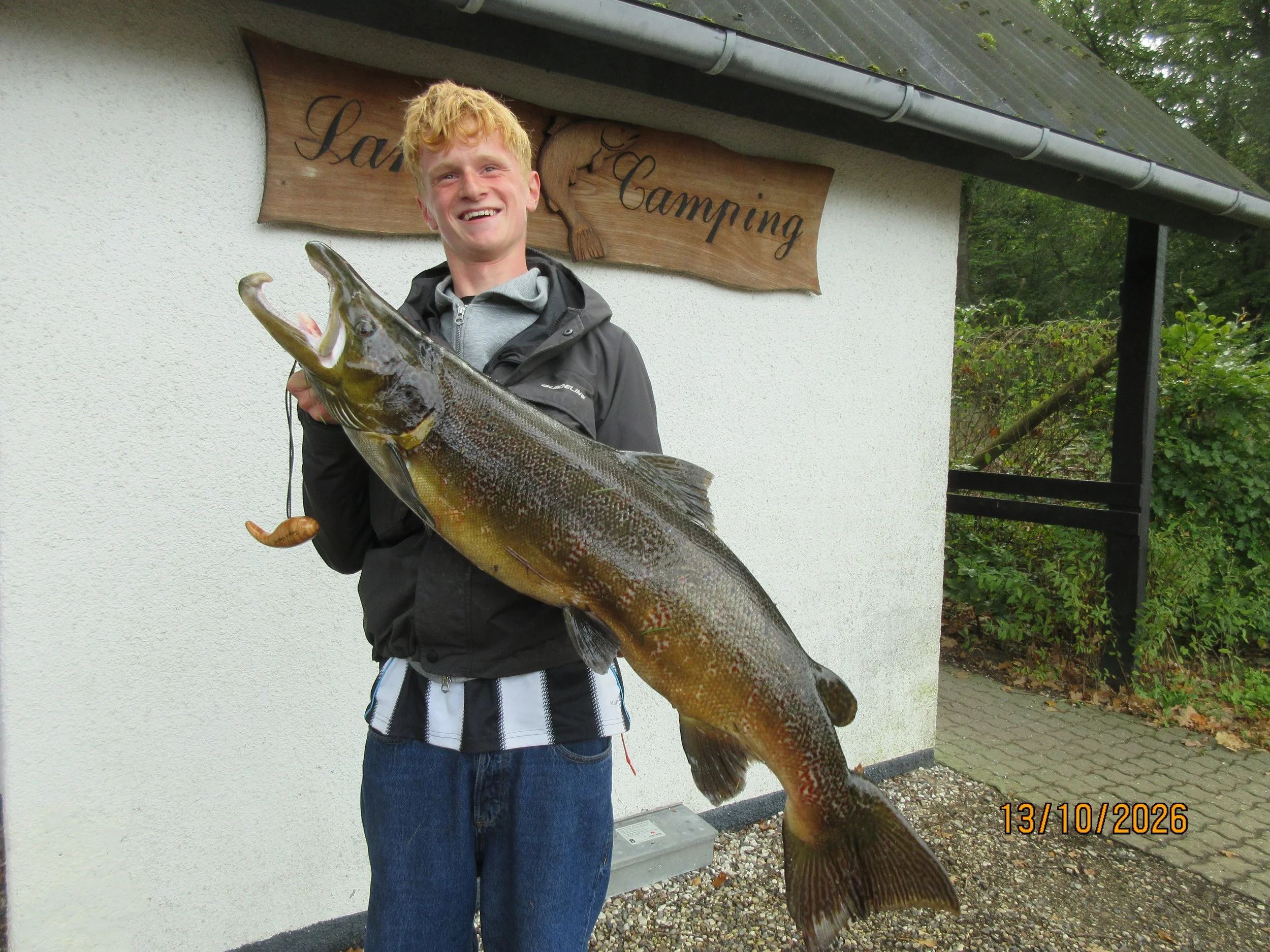 13.10.26 Lauge Brunsgaard (jr.) laks på 9,9kg. 108cm. Den er fanget på spinner i zone 6.