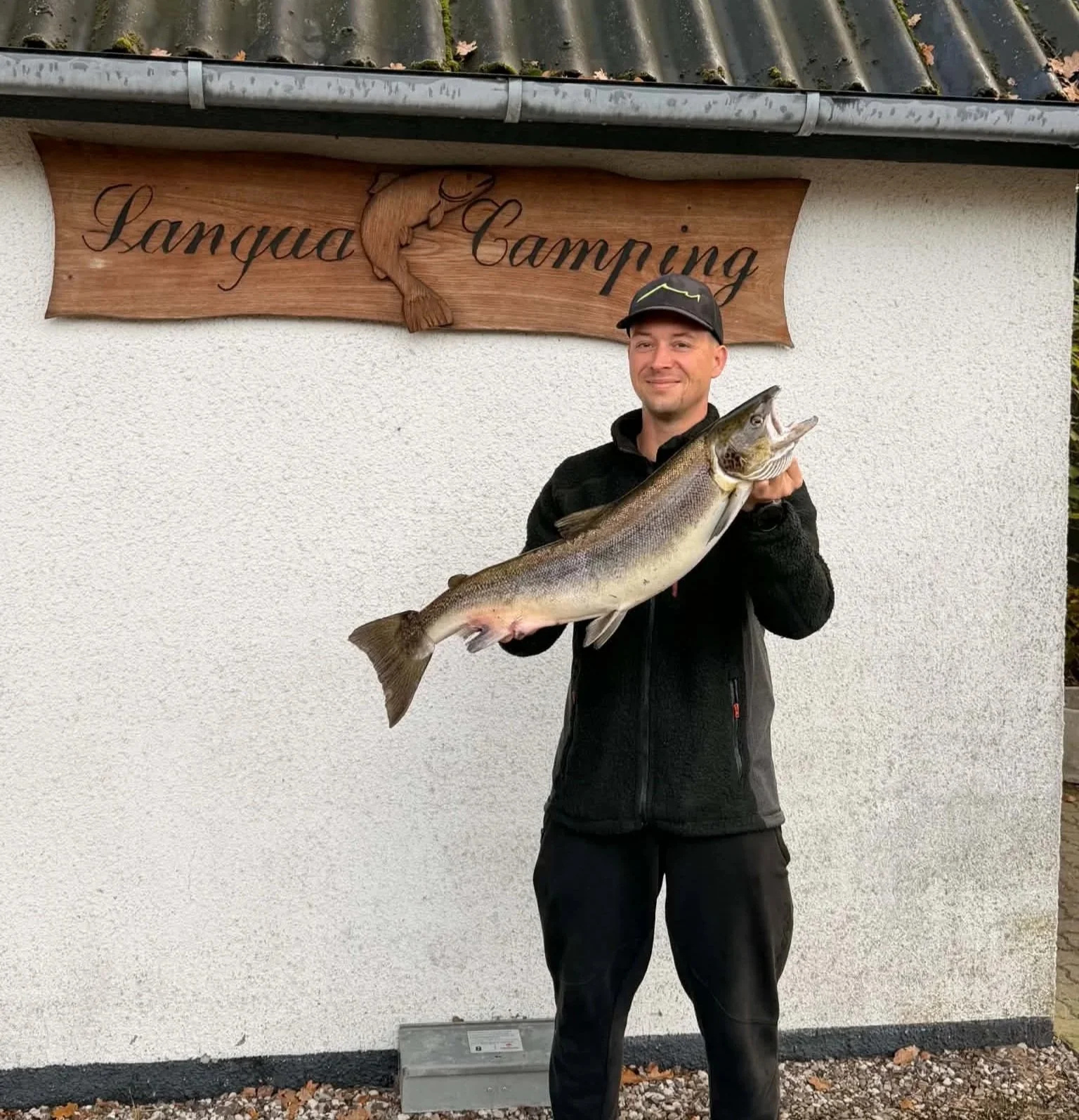 22.10.26 - Mikk Ansø - laks på 5,60 kg og 85 cm. fanget på spinner i zone 5. 
