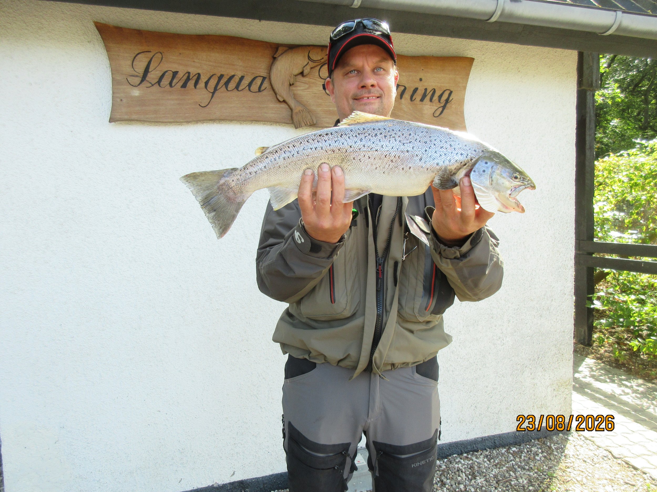 23.08.26 - Jørn Andersen, havørred 2,1kg. 57cm fanget i rødzone Lilleå på wobler