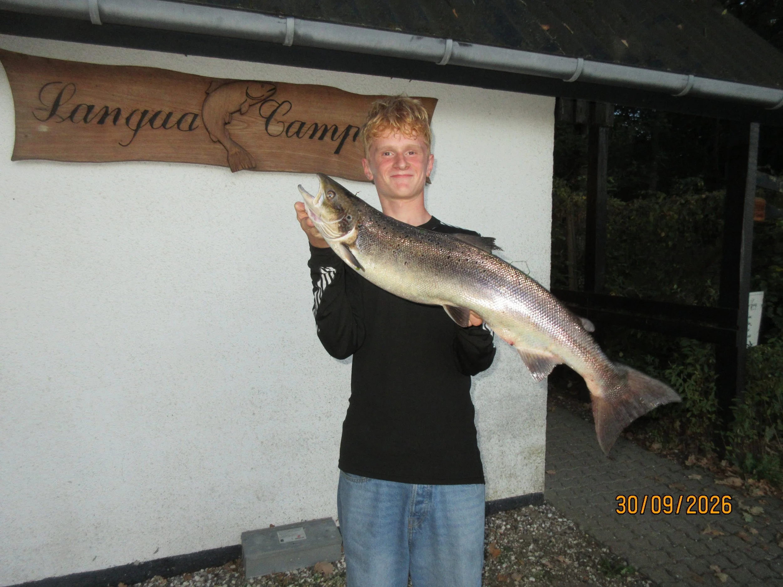 Lauge Brunsgaard (jr. )  laks 4,58 kg. og 77 cm. - fanget på spinner i rød zone. 