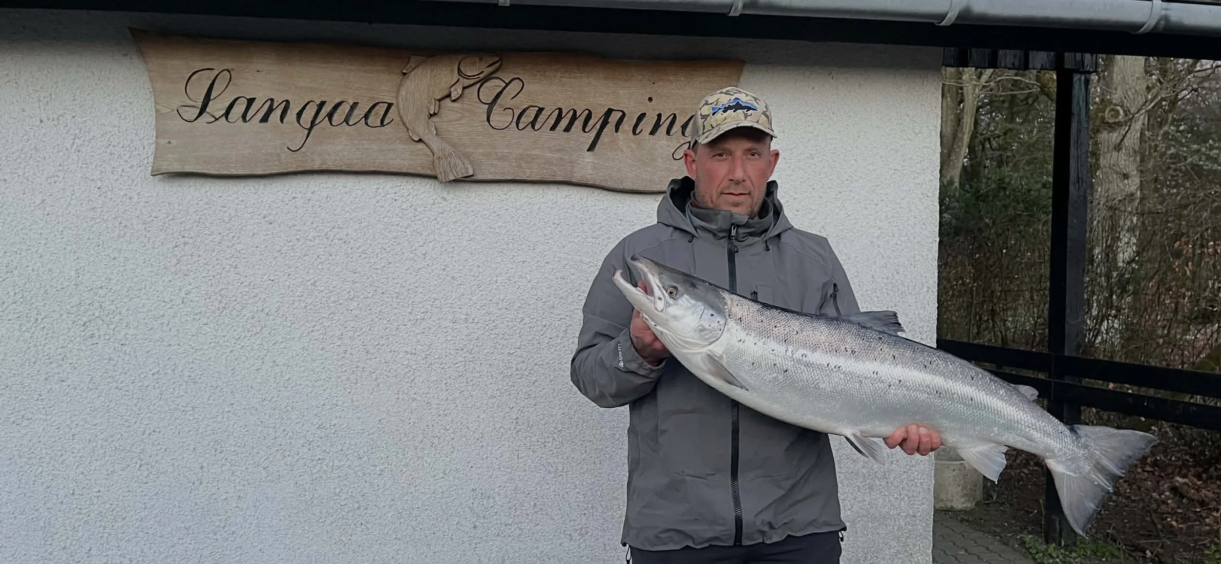 April 24, 2026 - Hans Henrik - caught a beautiful salmon weighing 12.23 kg and measuring 104 cm in the green zone using a shrimp bait. 