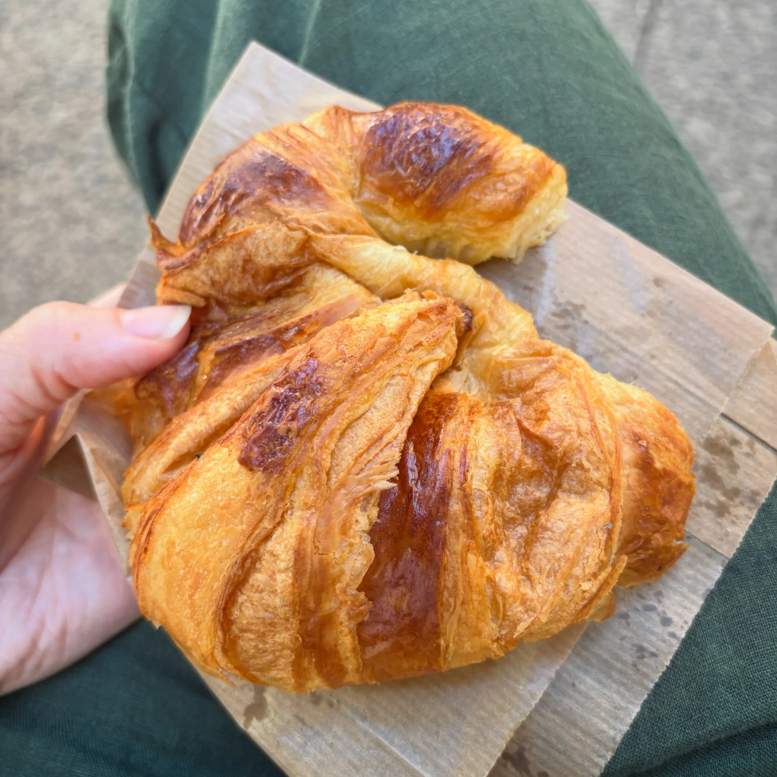 I rarely bother ordering croissant because they look too dry or crunchy or cakey. For me, the best croissant is only slightly crispy on the outside, the inside is soft, like strings of satin, and when you bite it, you can almost feel the Butter melti