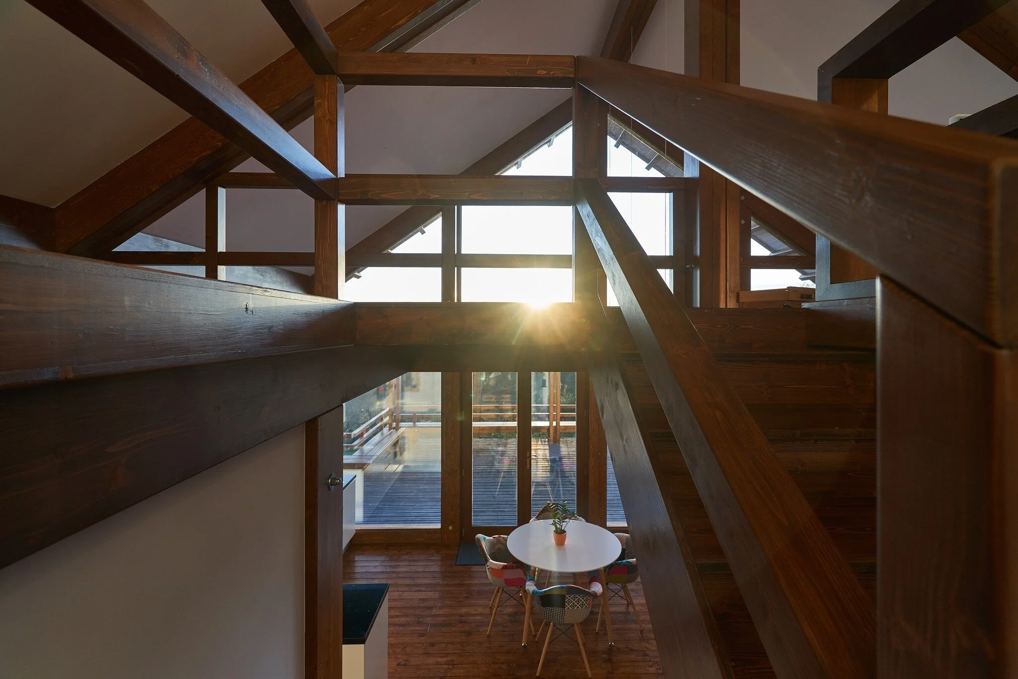 🧭 Did you know that the position of your house in relation to the sun can greatly impact your daily life? Proper positioning of your home can maximise natural light, help regulate temperature, and ultimately improve your overall living experience. A