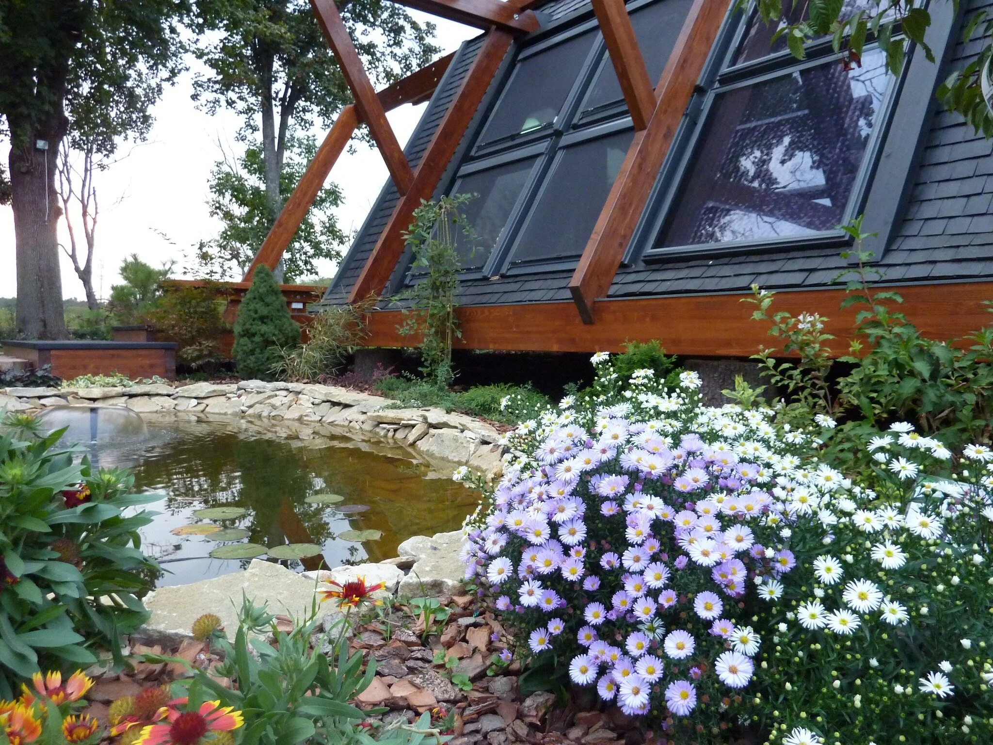 Building your dream home doesn't have to be a stressful and overwhelming experience. At Soleta, we make the process easy and enjoyable by acting as your personal consultants throughout the entire project. From obtaining building permits to selecting 