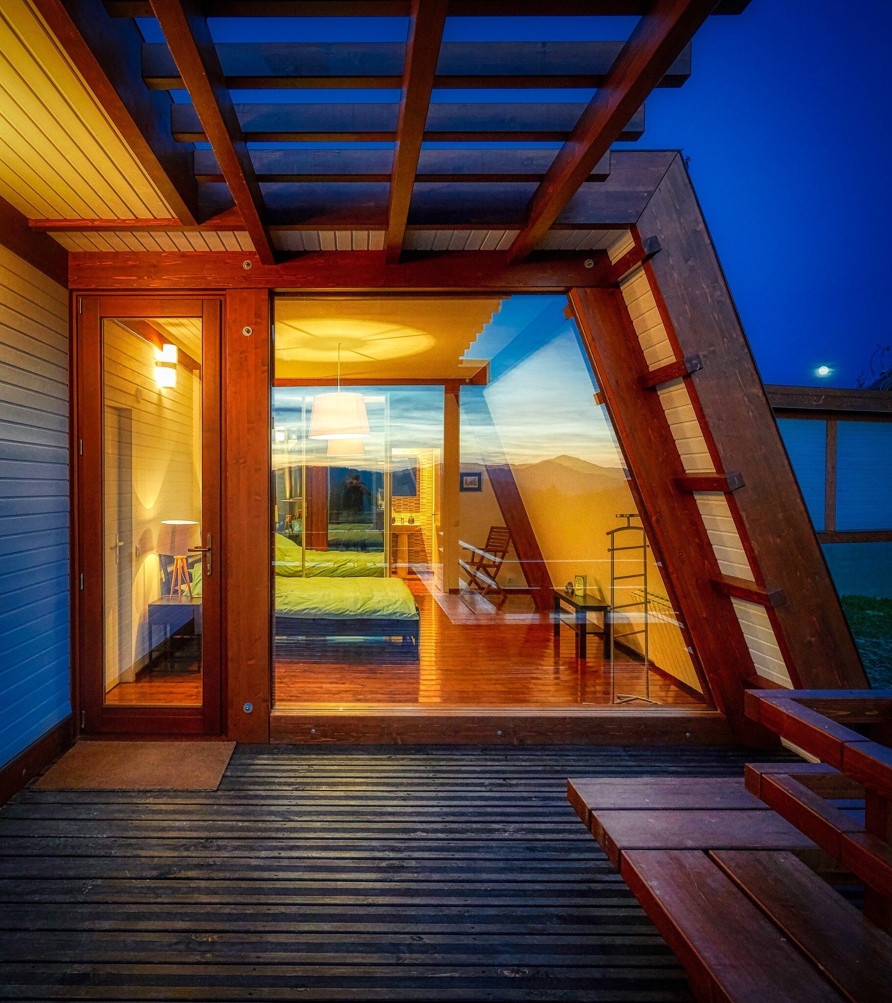 Arhitectura Soleta adoptă multe dintre caracteristicile Bauhaus, o mișcare artistică și arhitectonică revoluționară, care a luat naștere &icirc;n Germania &icirc;nceputului de secol XX. Aceasta a fost fondată de arhitectul Walter Gropius &icirc;n 191