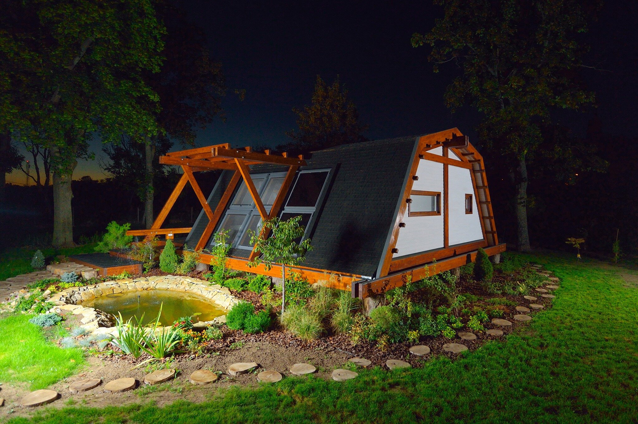 Sustainability and aesthetics should go hand in hand! That's why our homes are not only uniquely designed, but also optimized for energy efficiency! 

Our innovative design approach aims to minimize exterior surface areas, which not only creates a di